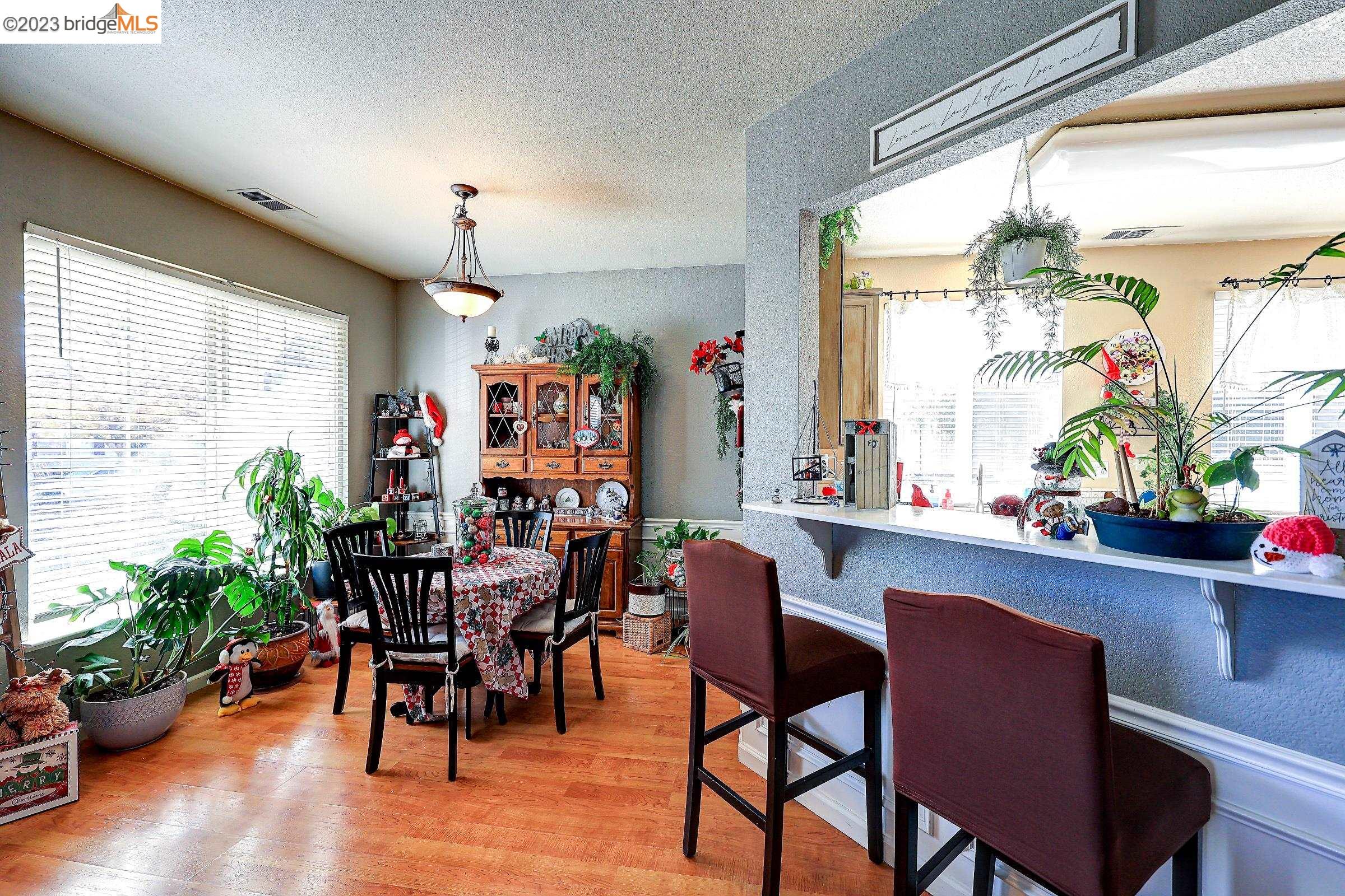 351 Chaucer Dr