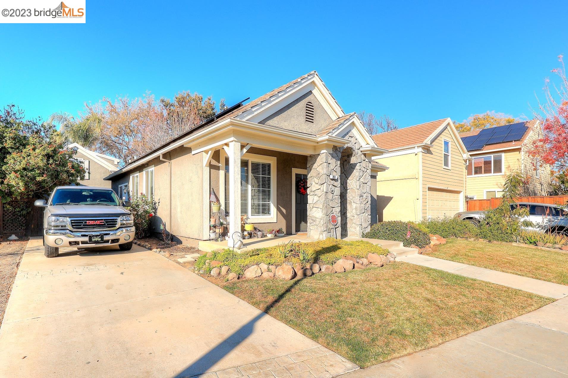 351 Chaucer Dr