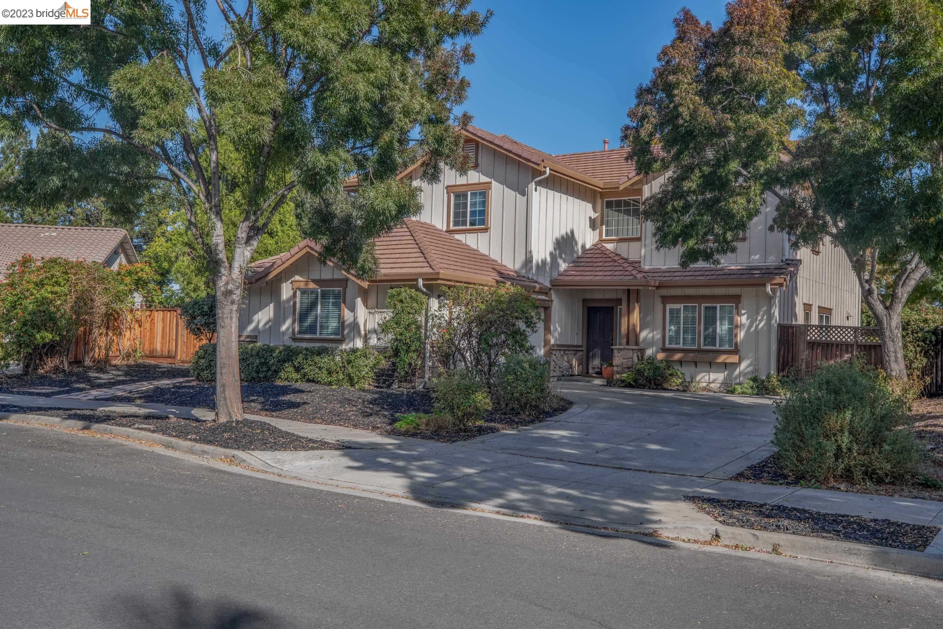1740 Corte Vista St