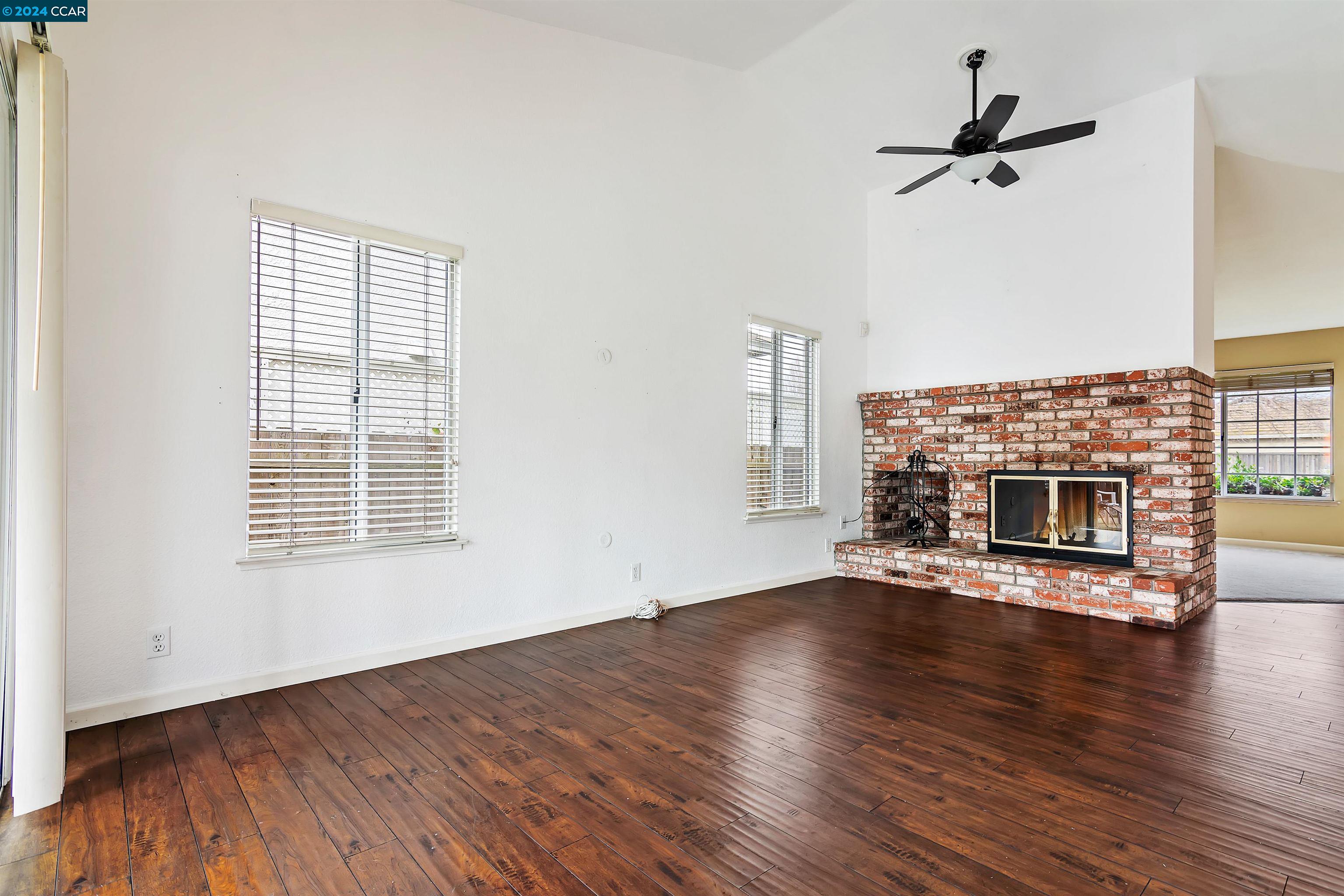 1506 Bella Vista Dr