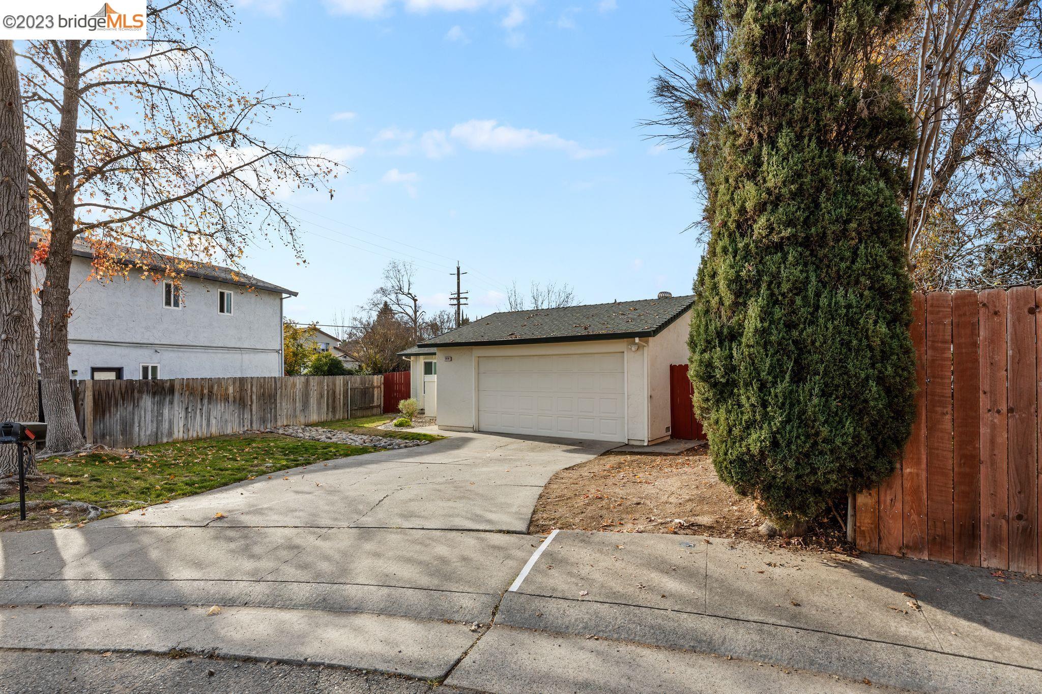 5616 Tupelo Dr