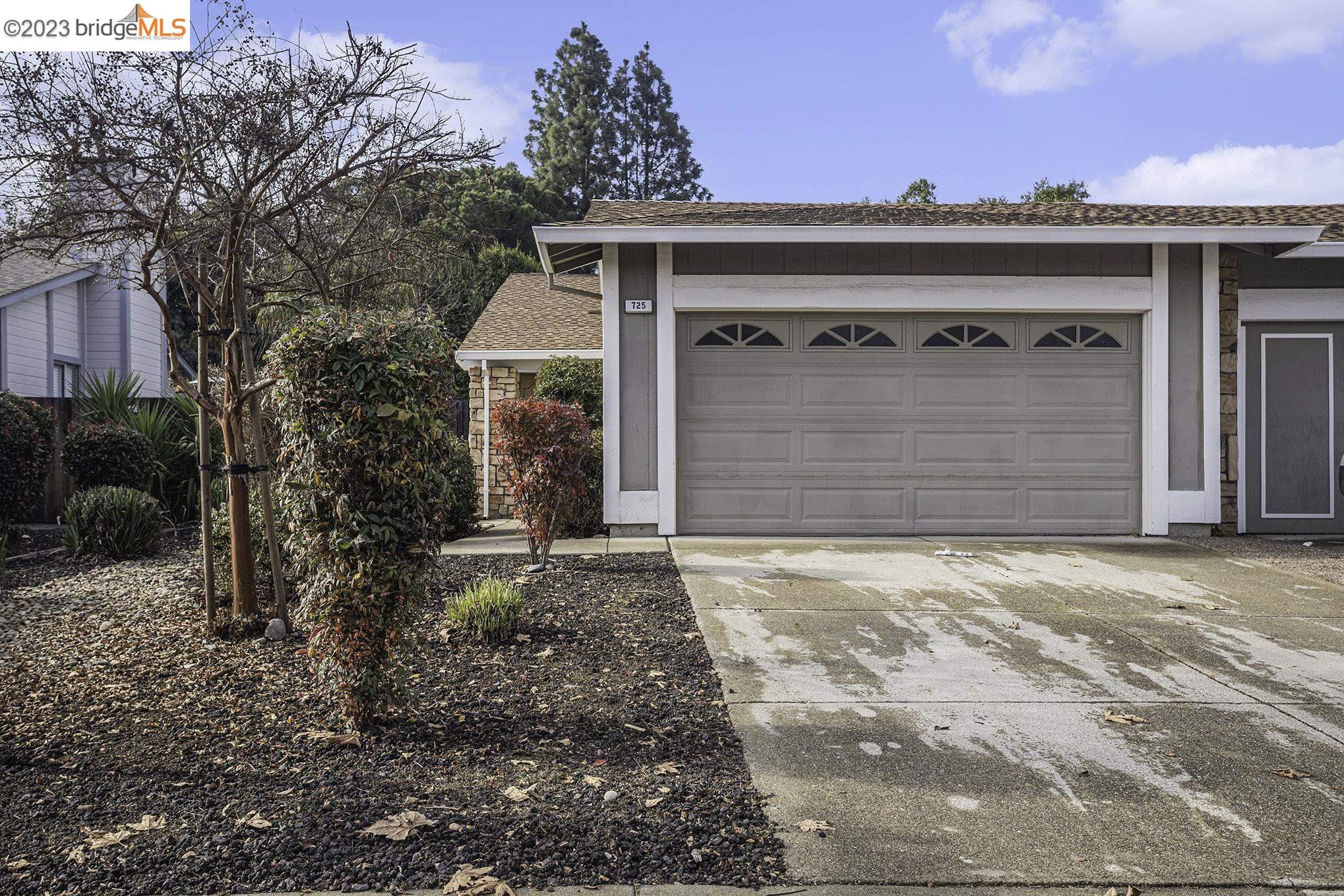 725 Heather Pl