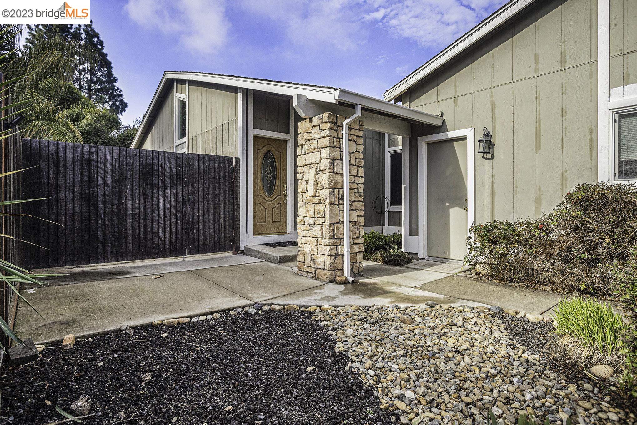 725 Heather Pl