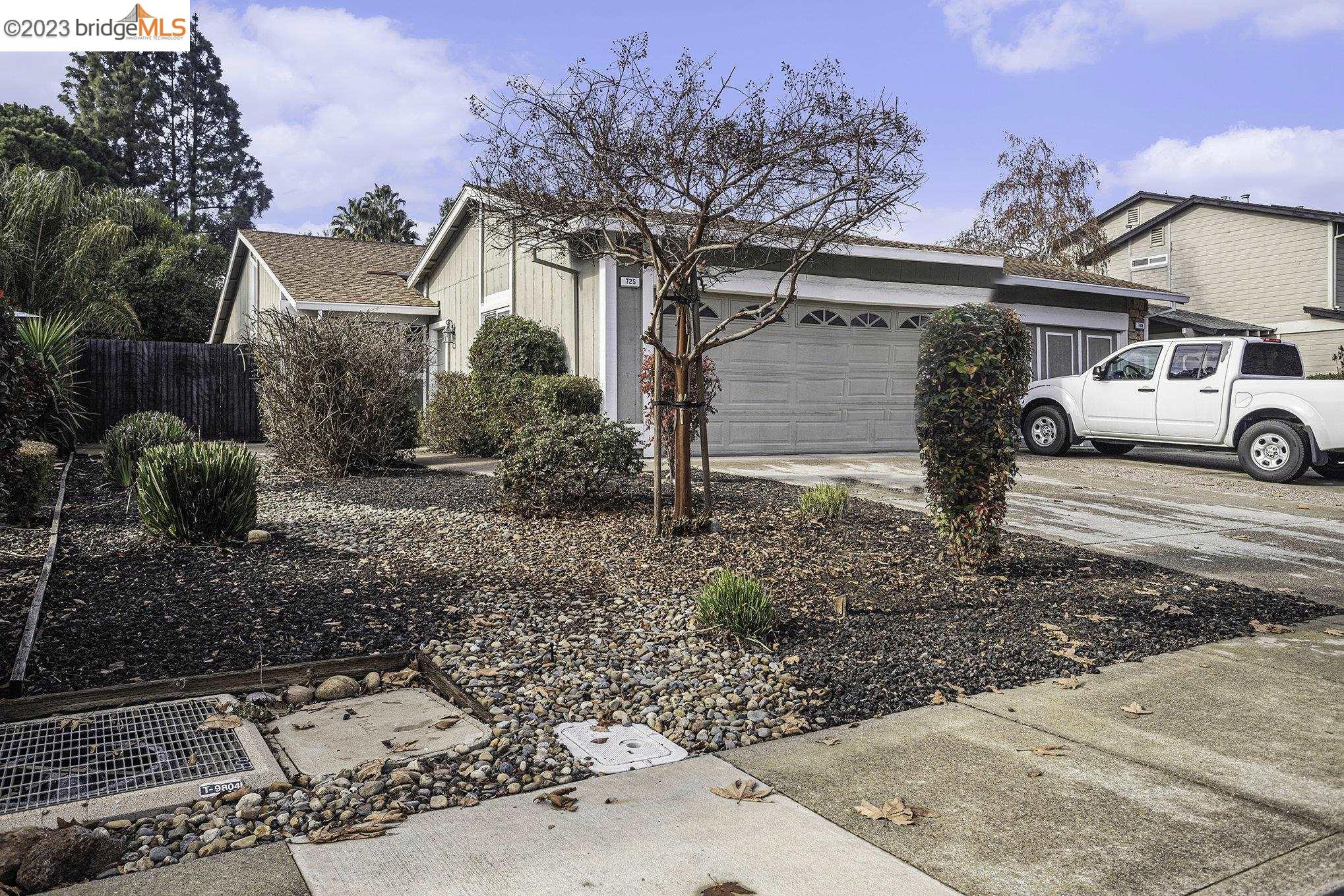 725 Heather Pl