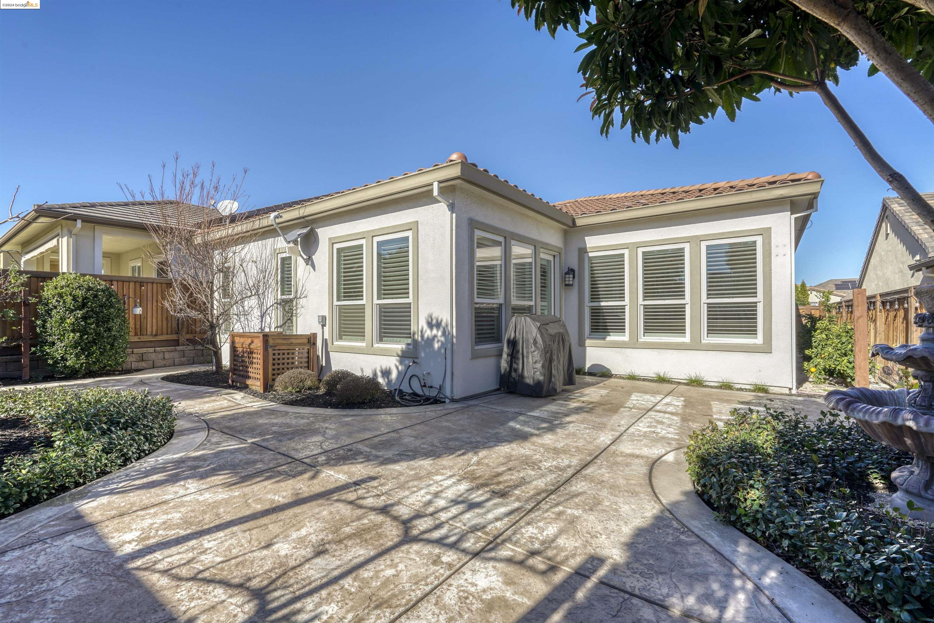 1716 Veneto Ln
