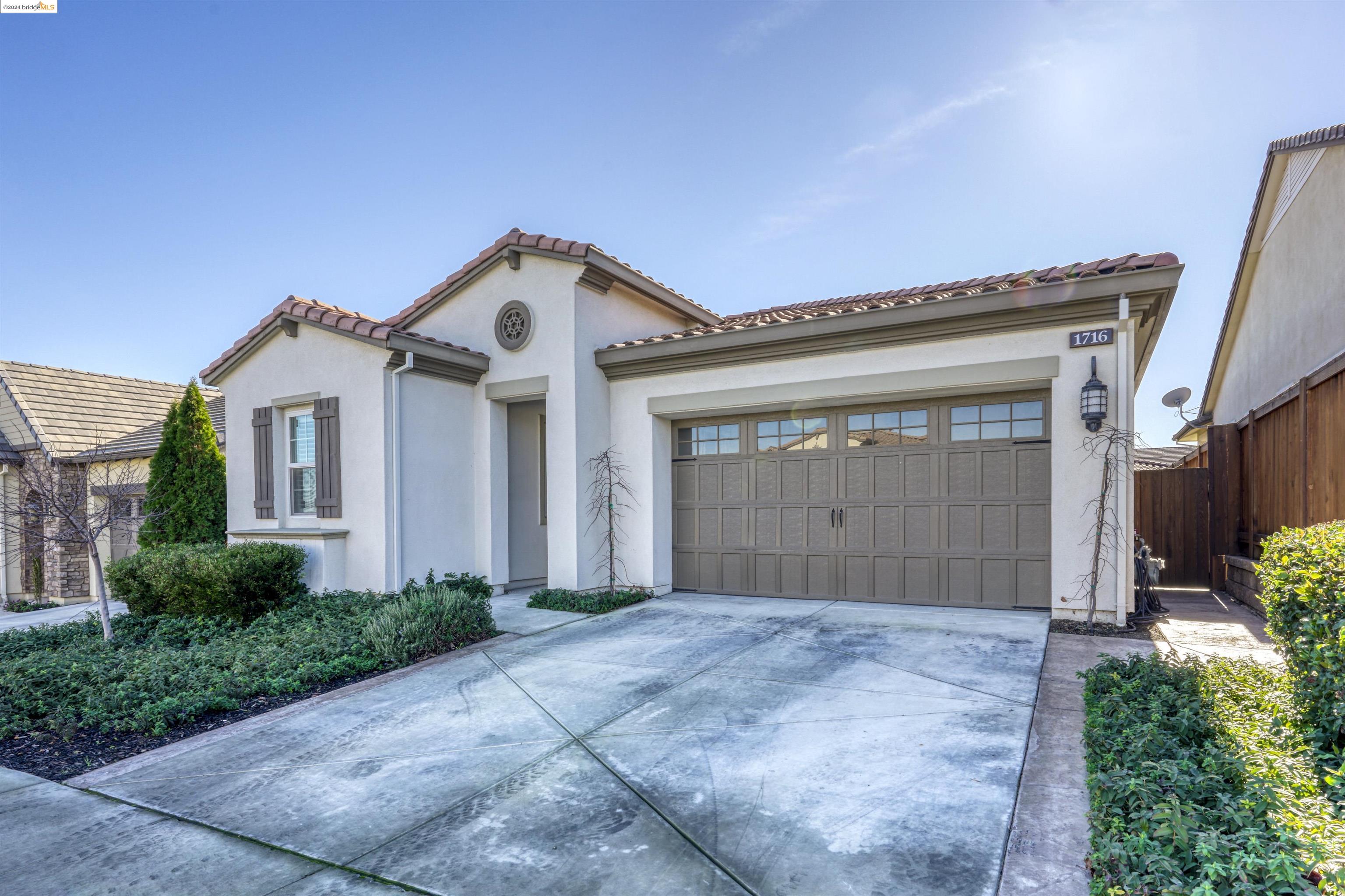 1716 Veneto Ln