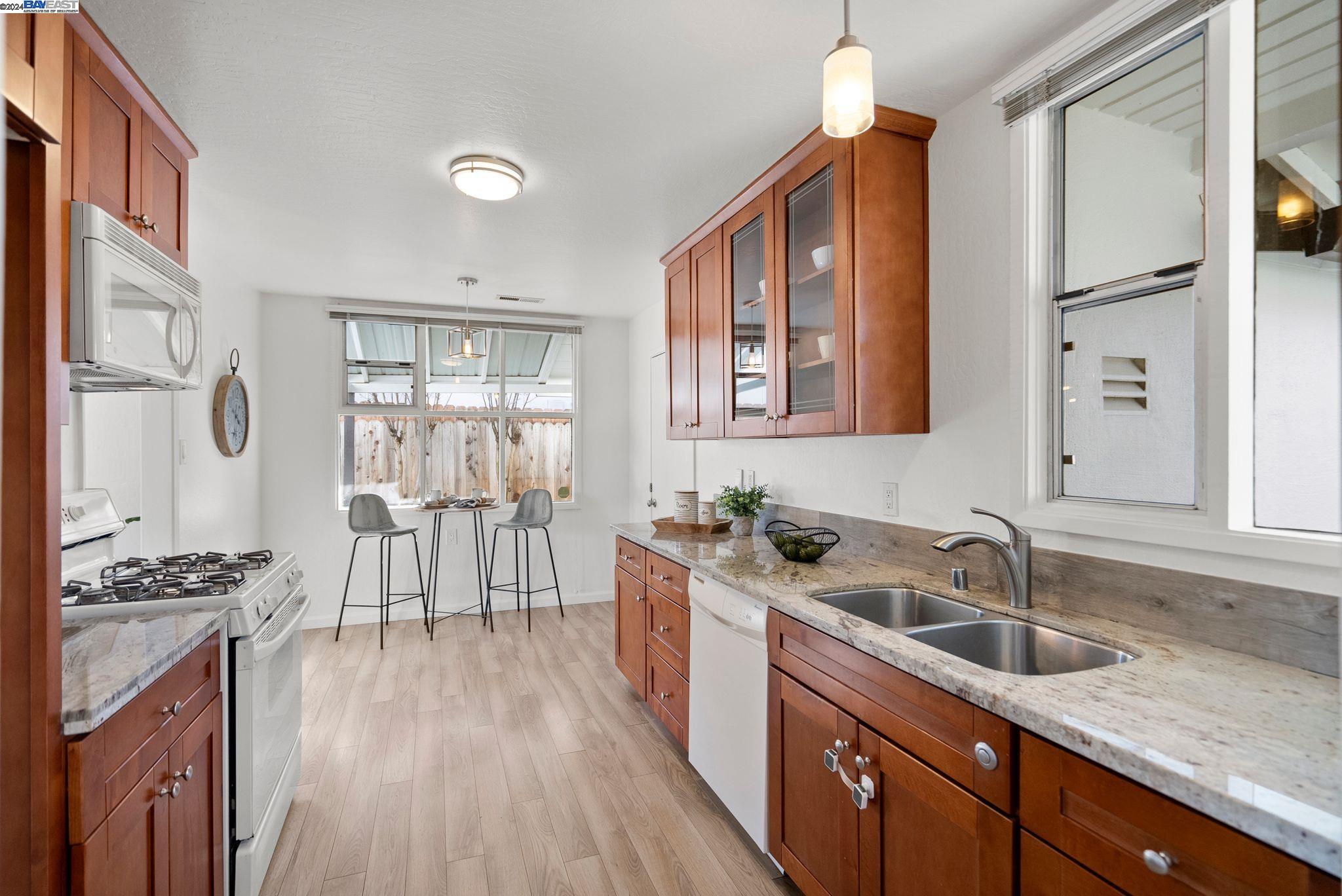 3190 Ida Dr