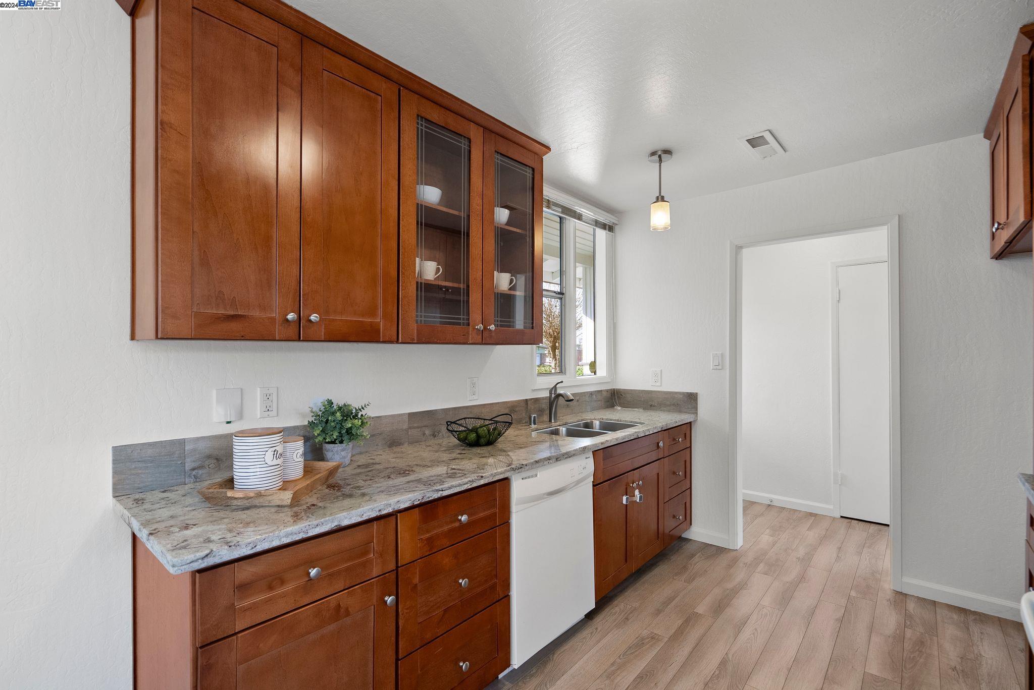 3190 Ida Dr