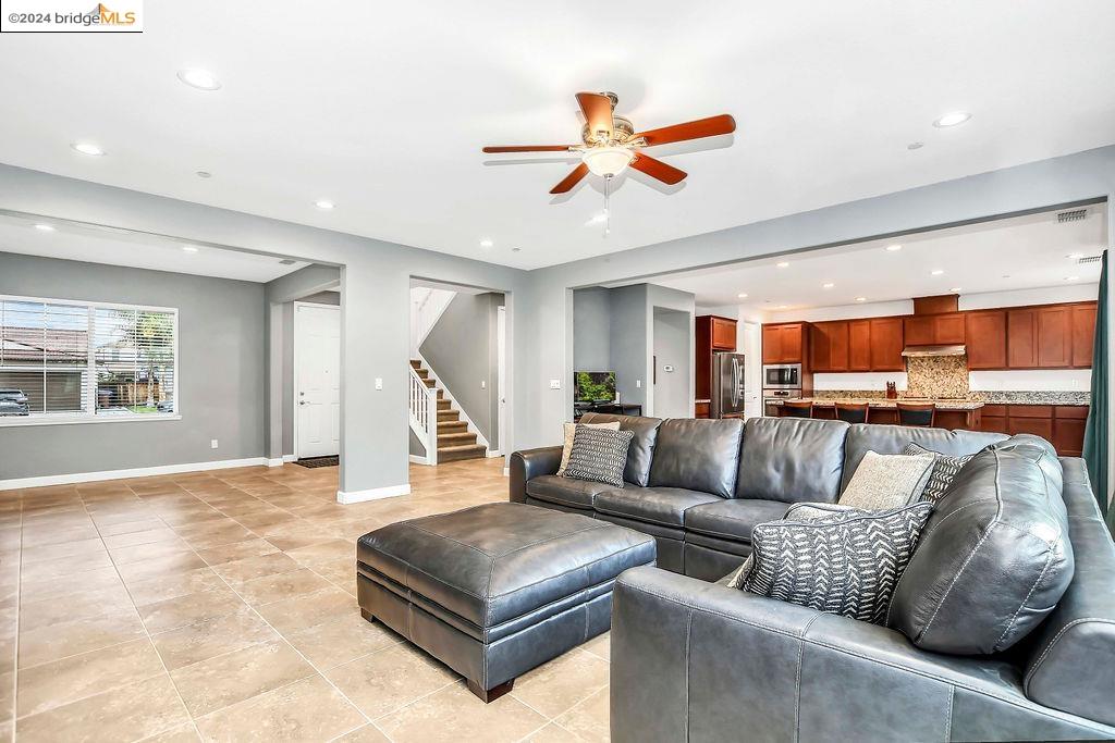 350 Bloomington Ln