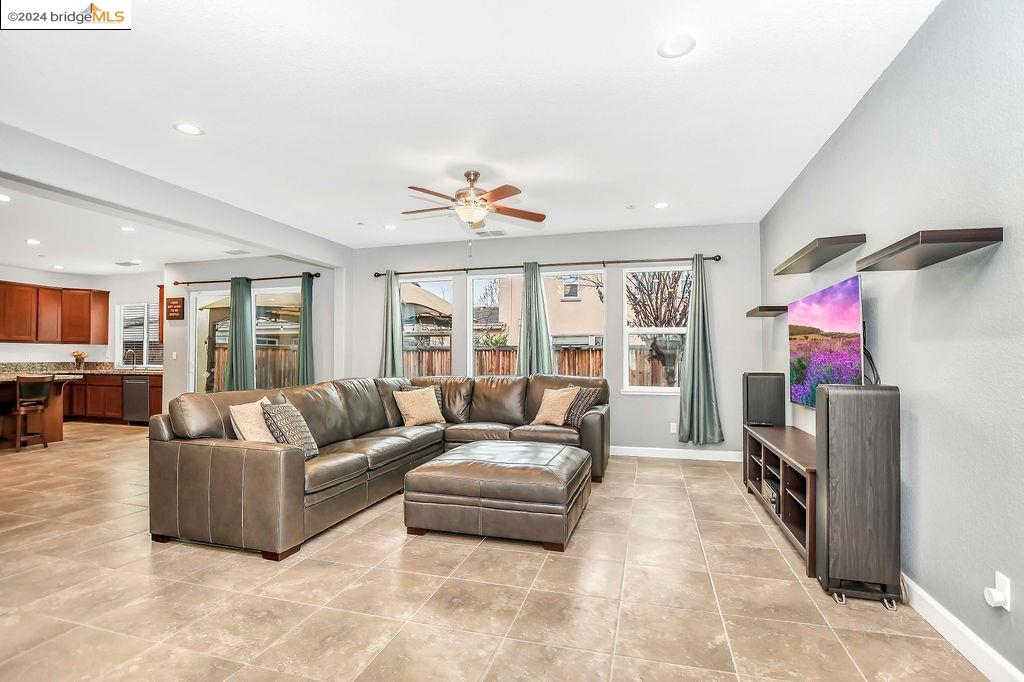 350 Bloomington Ln