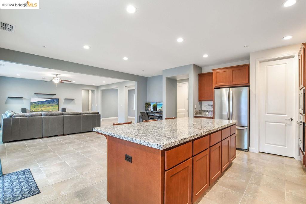 350 Bloomington Ln