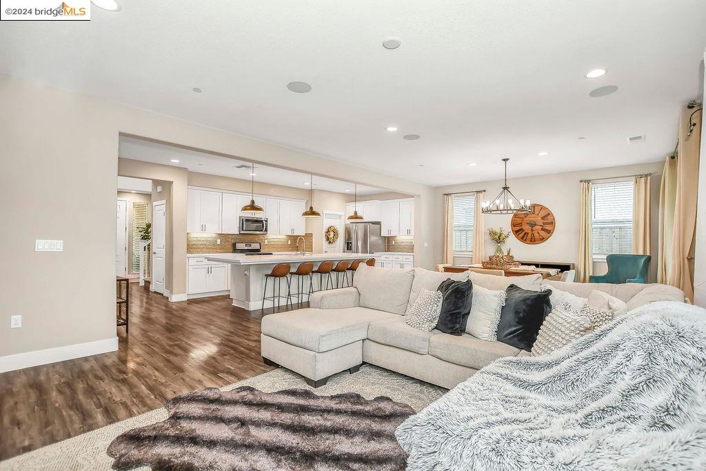 9527 Pescadero Cir