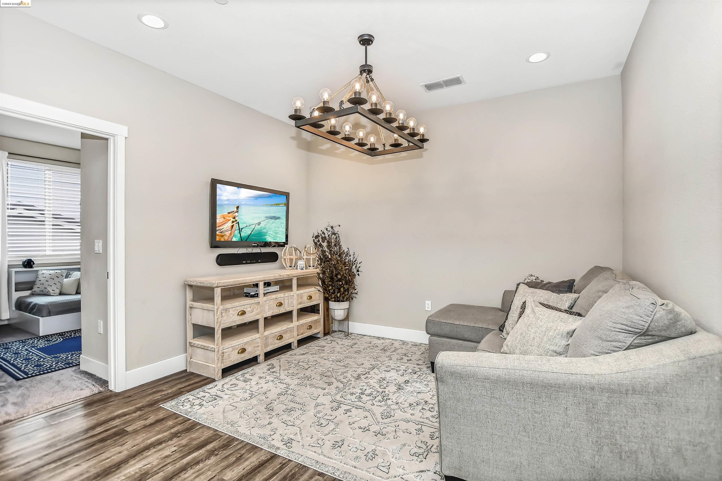 9527 Pescadero Cir