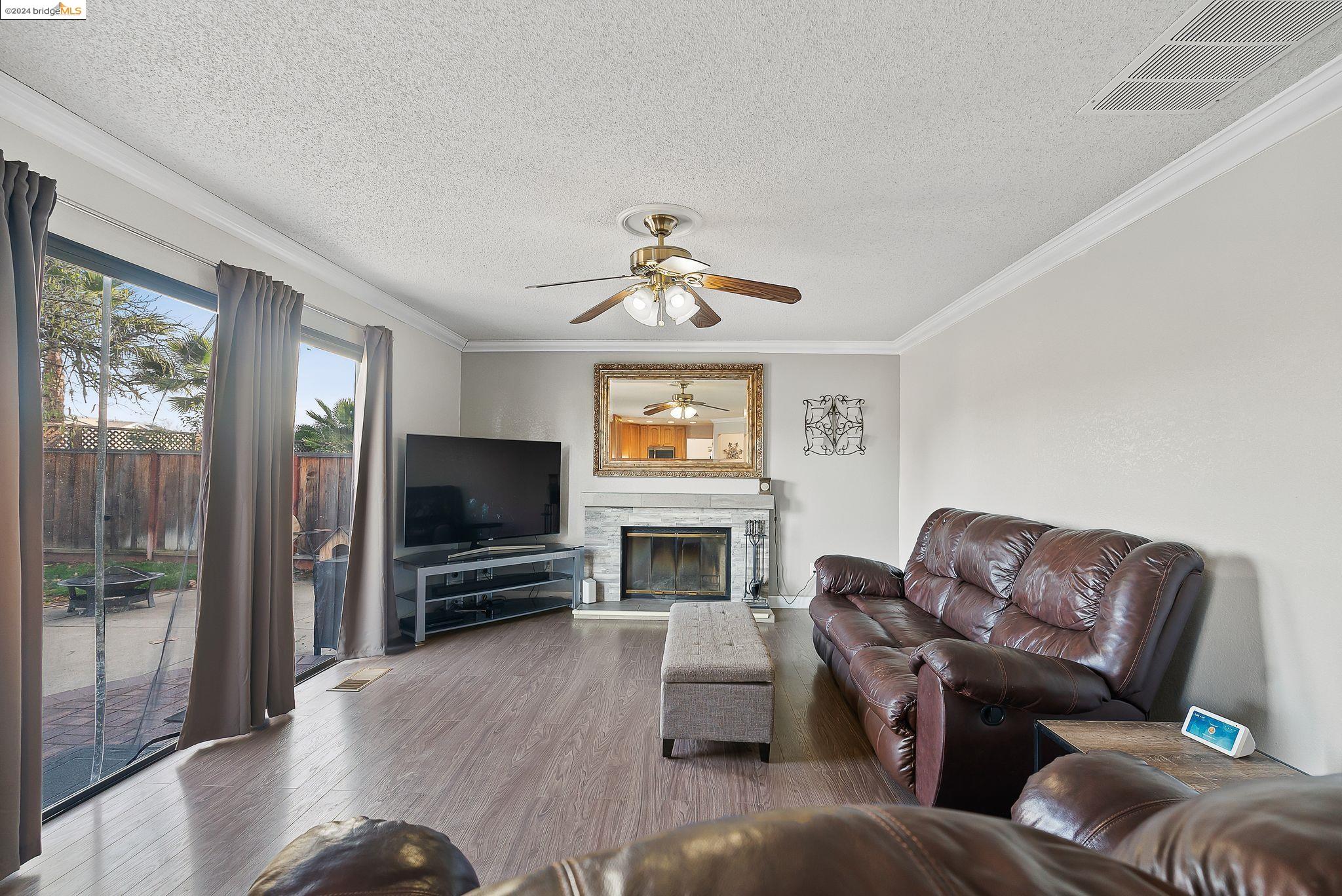 160 Mesquite Ct