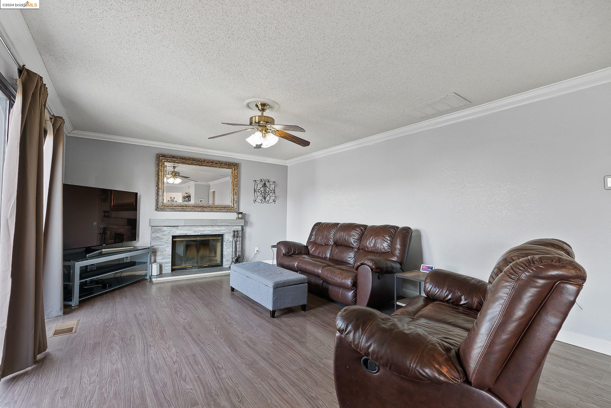 160 Mesquite Ct