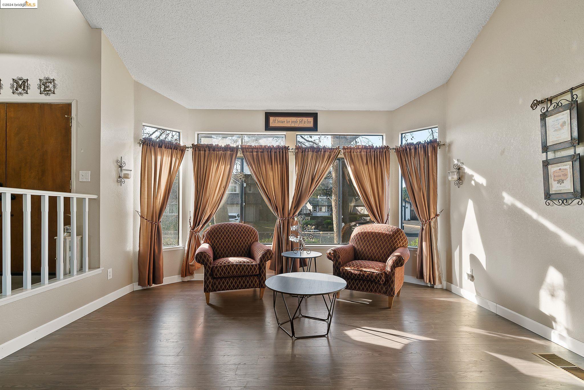 160 Mesquite Ct