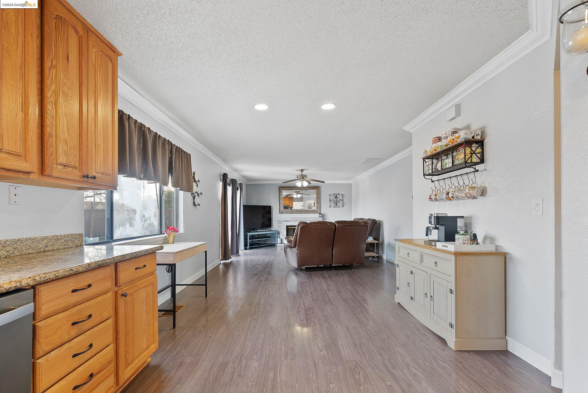 160 Mesquite Ct