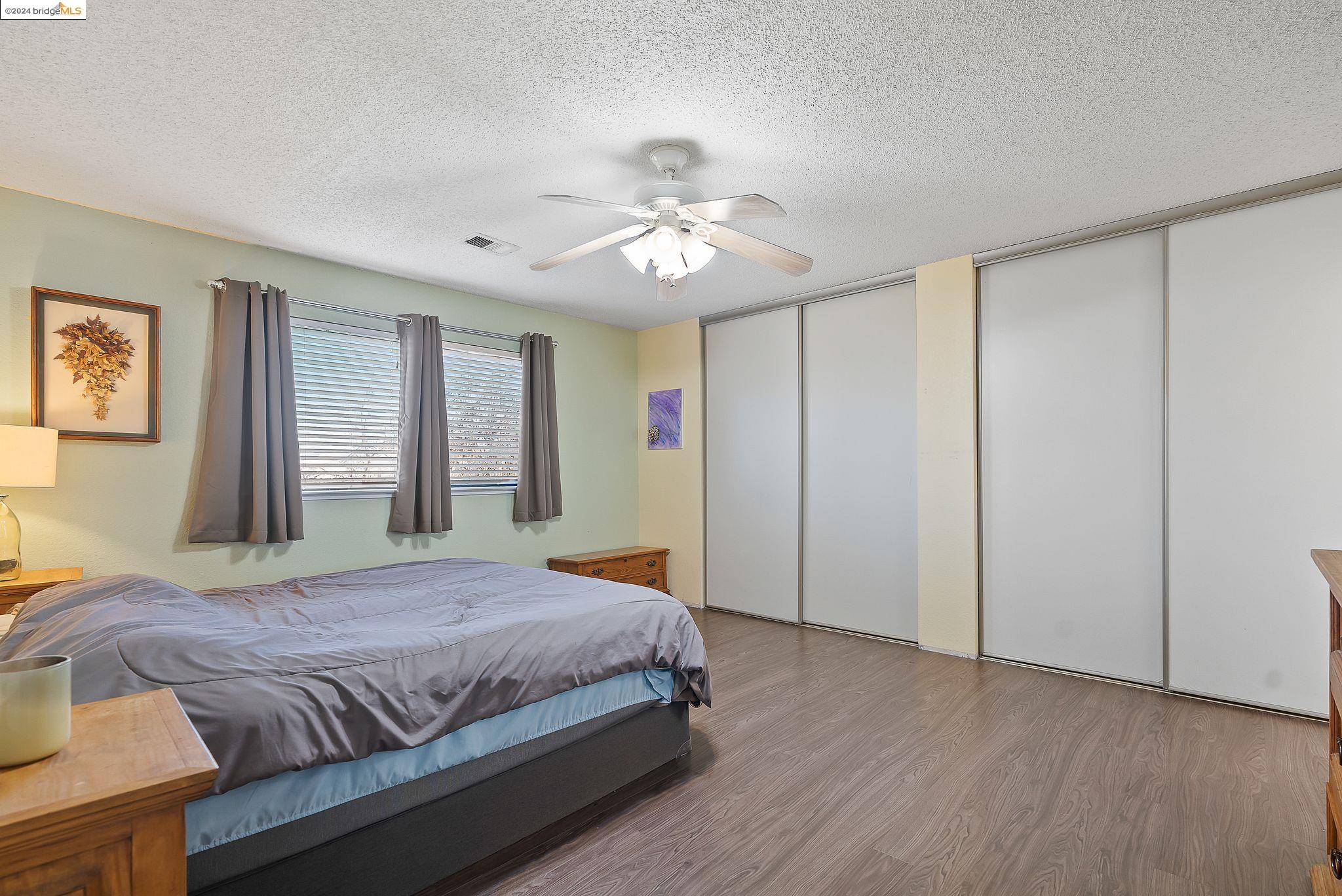 160 Mesquite Ct