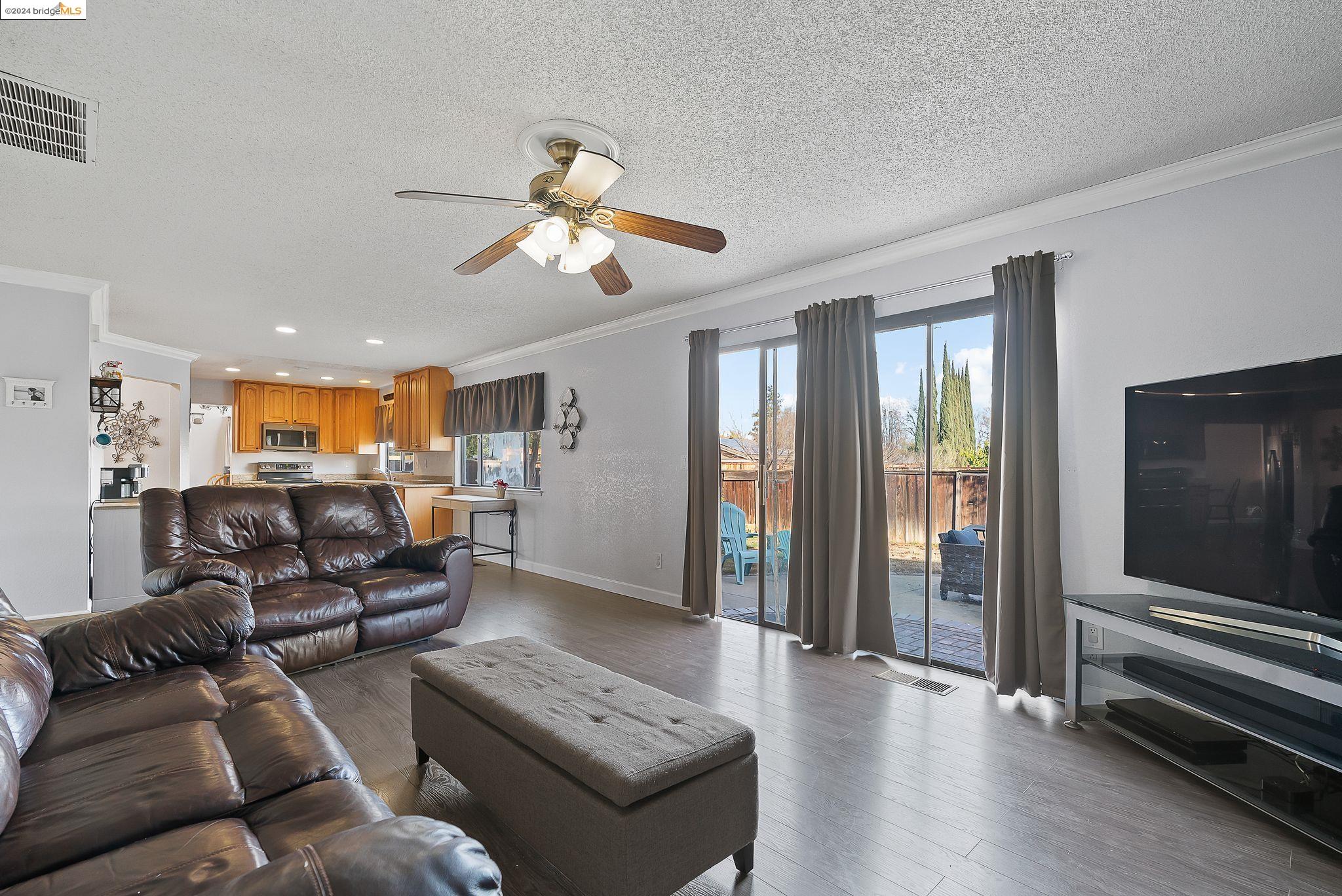 160 Mesquite Ct