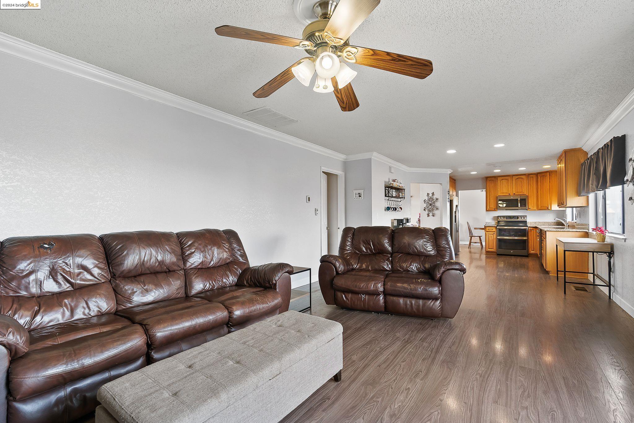 160 Mesquite Ct