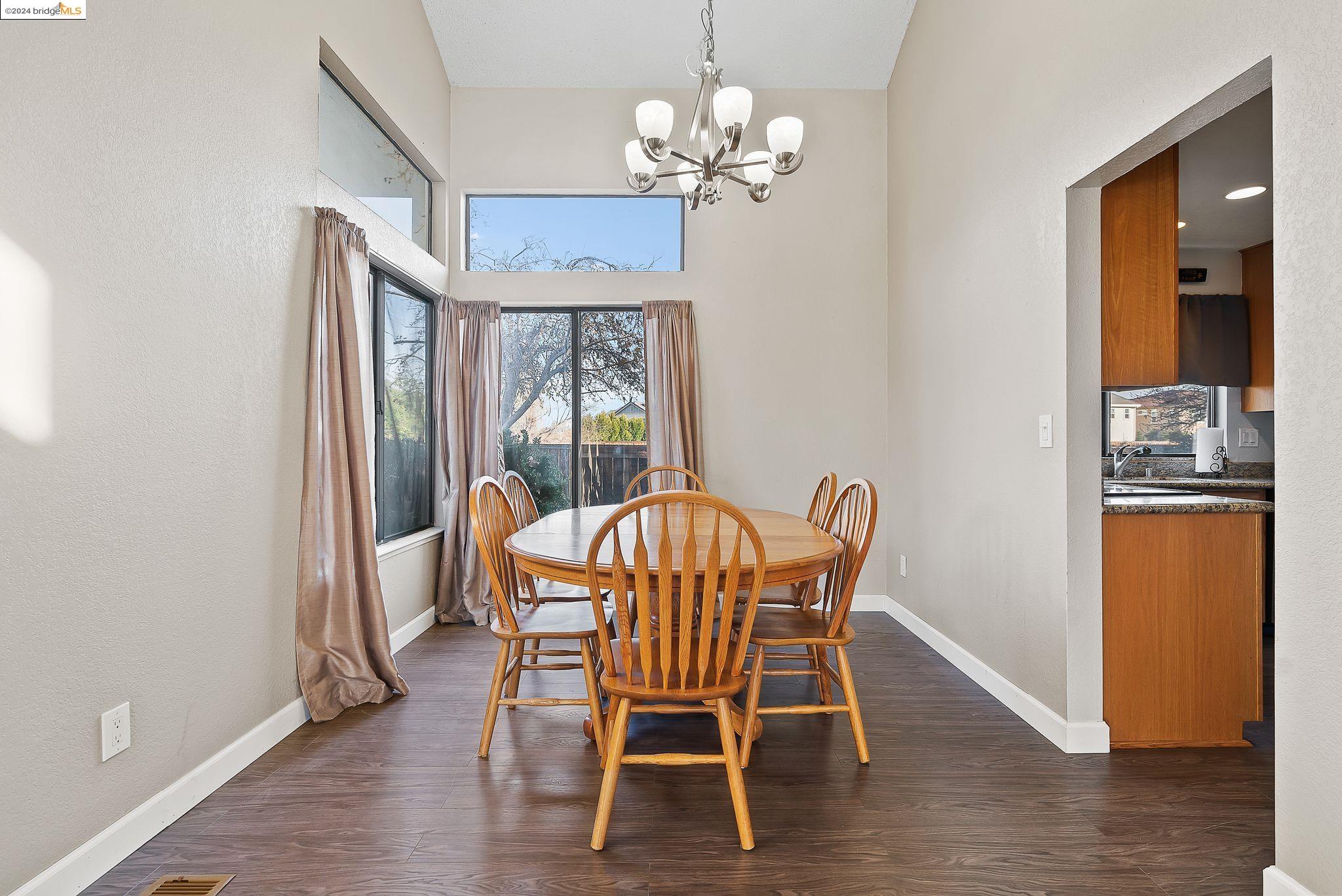160 Mesquite Ct