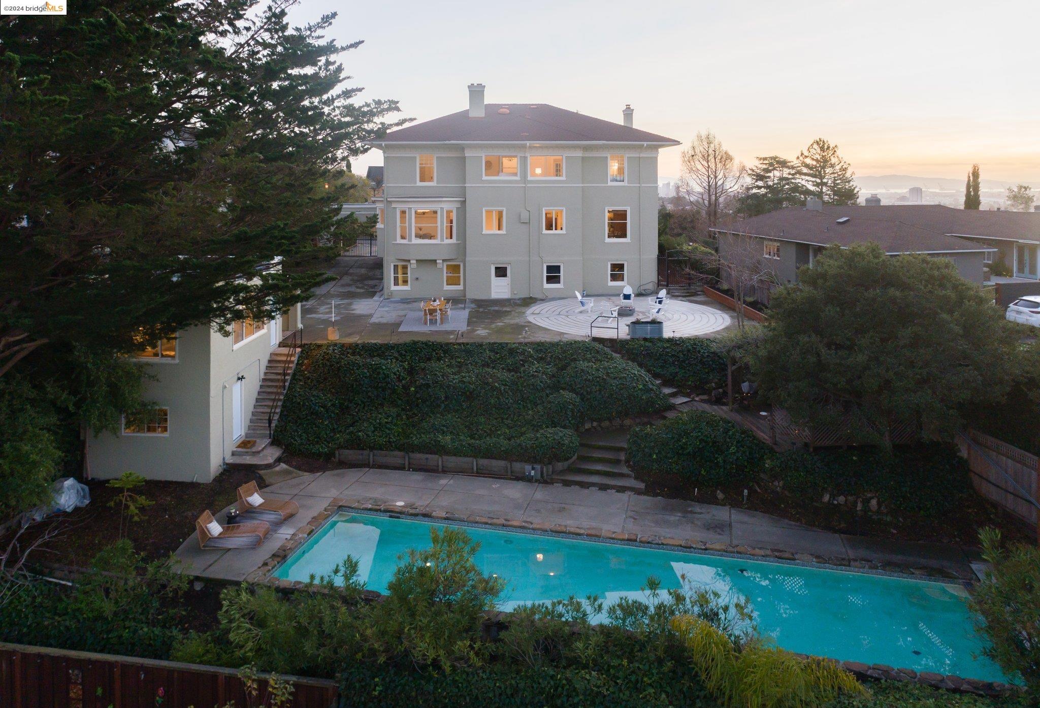 6114 Ocean View Dr
