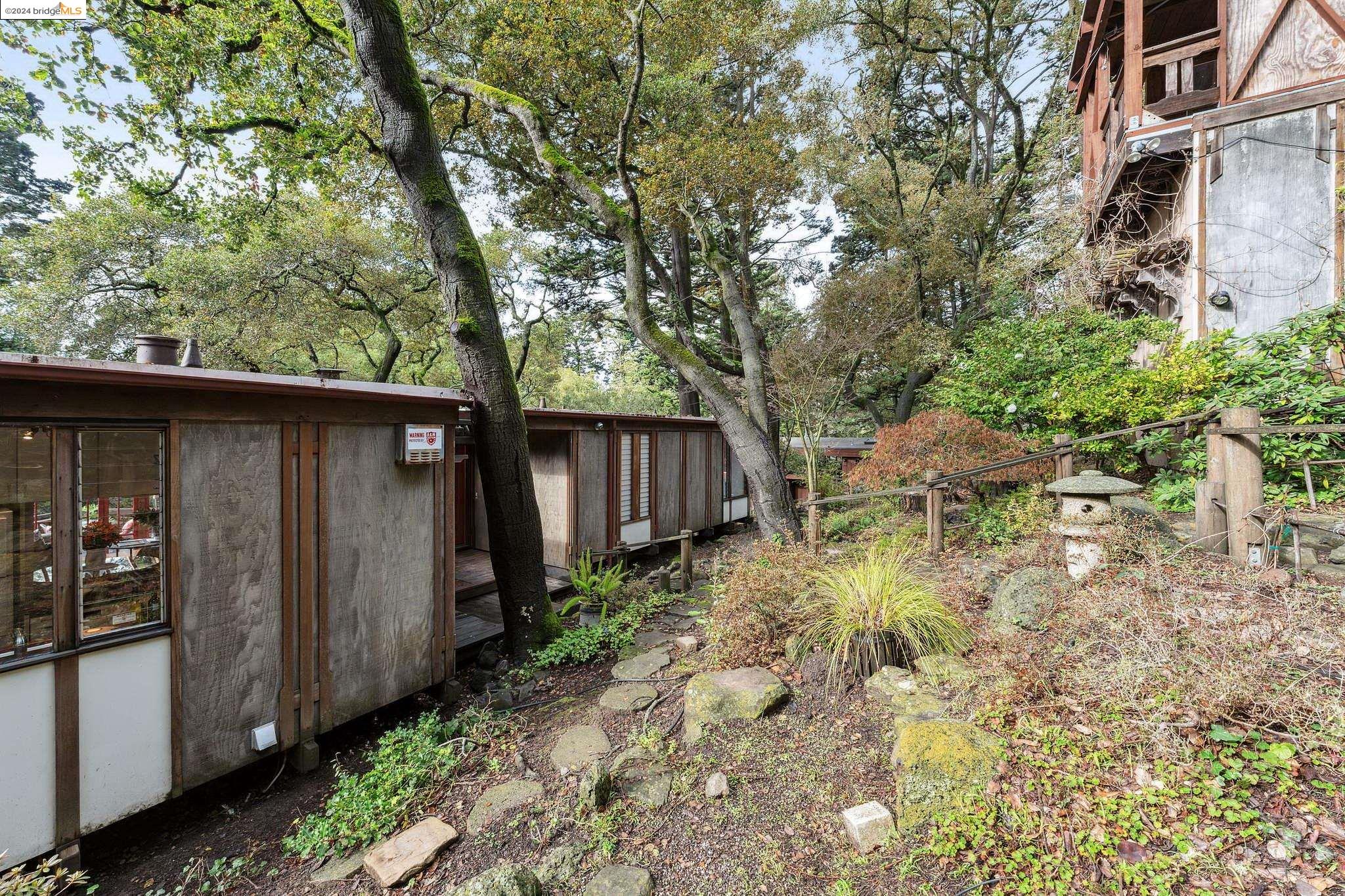 62 Larry Ln
