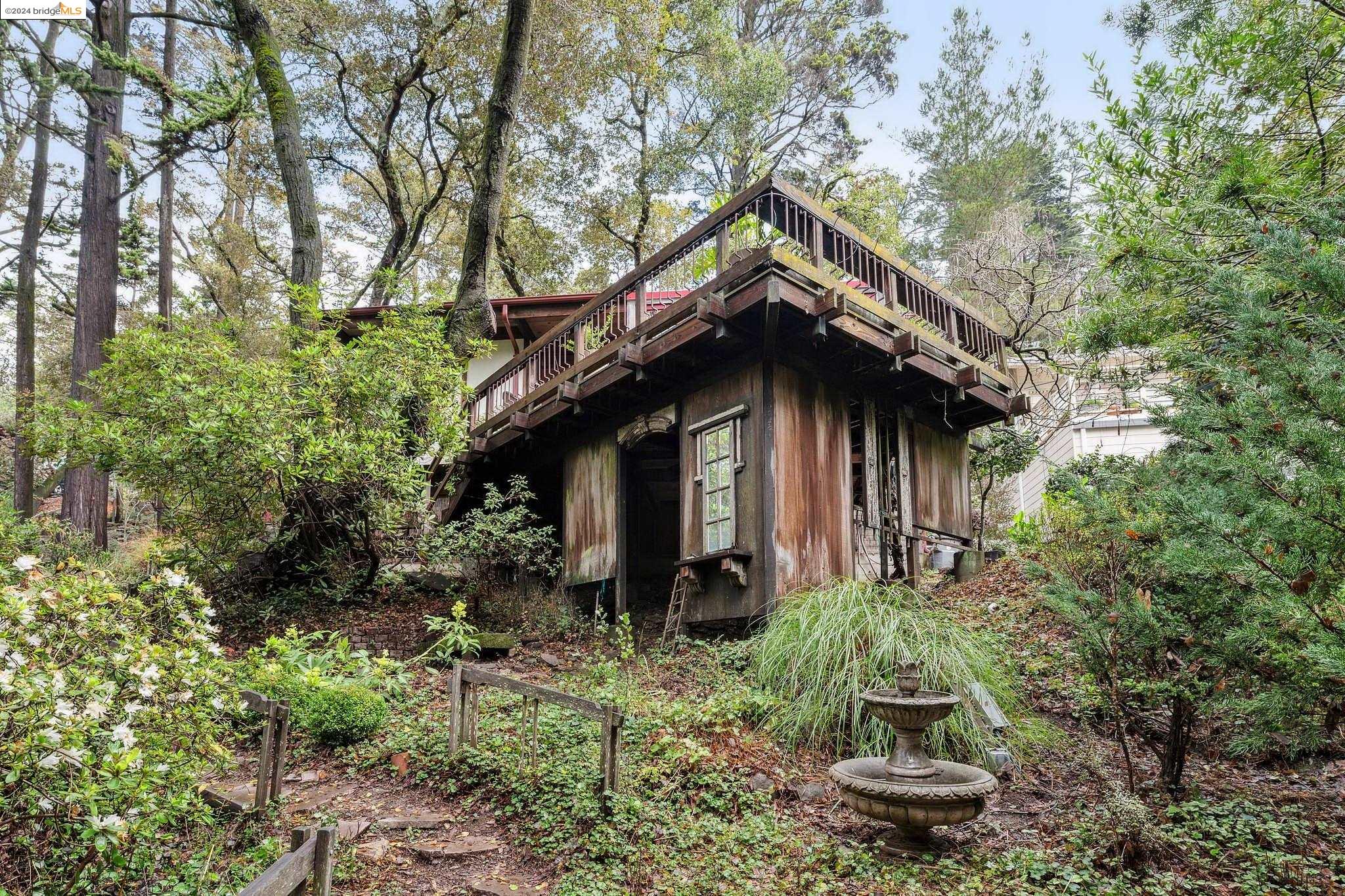 62 Larry Ln