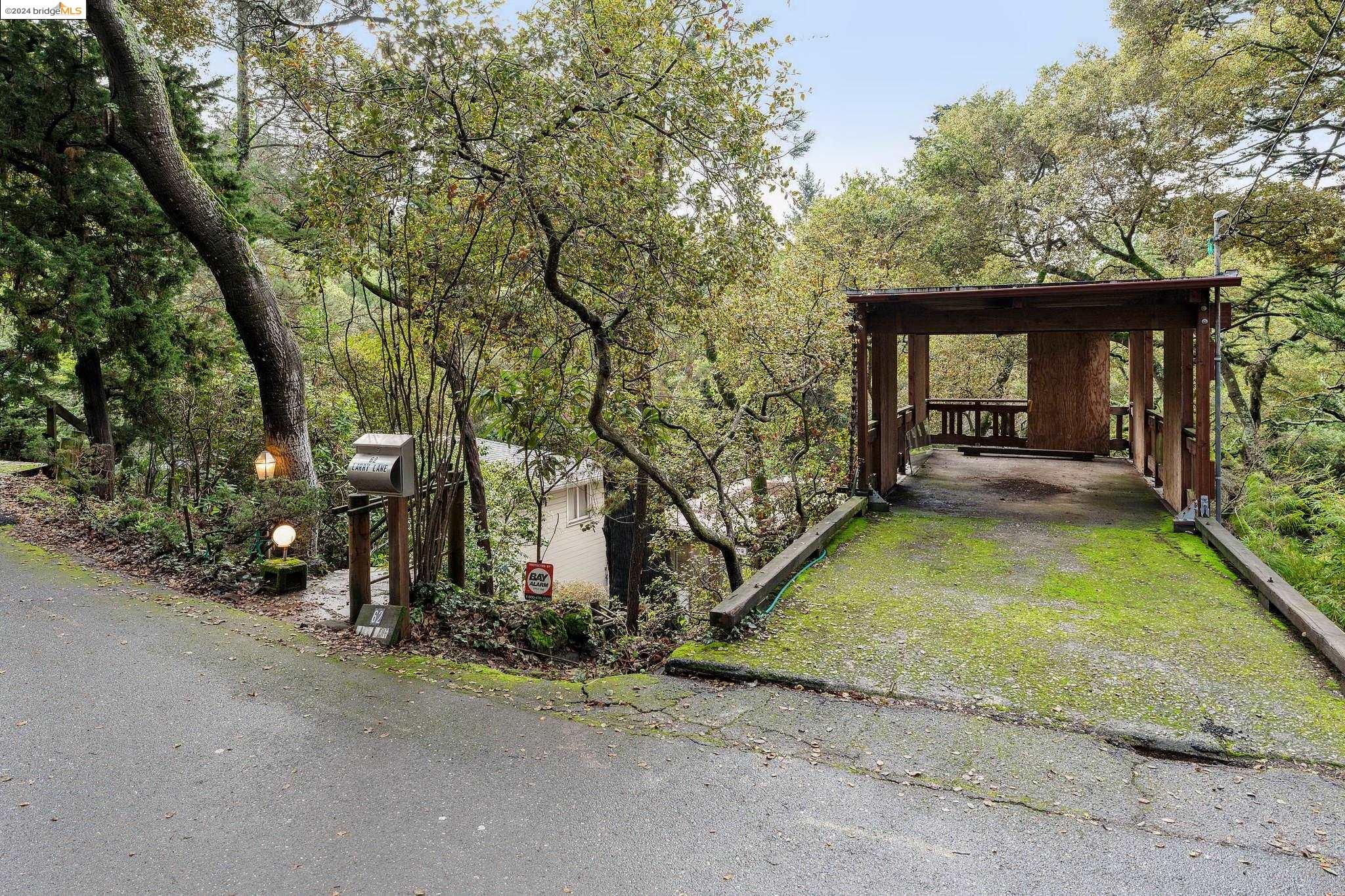62 Larry Ln