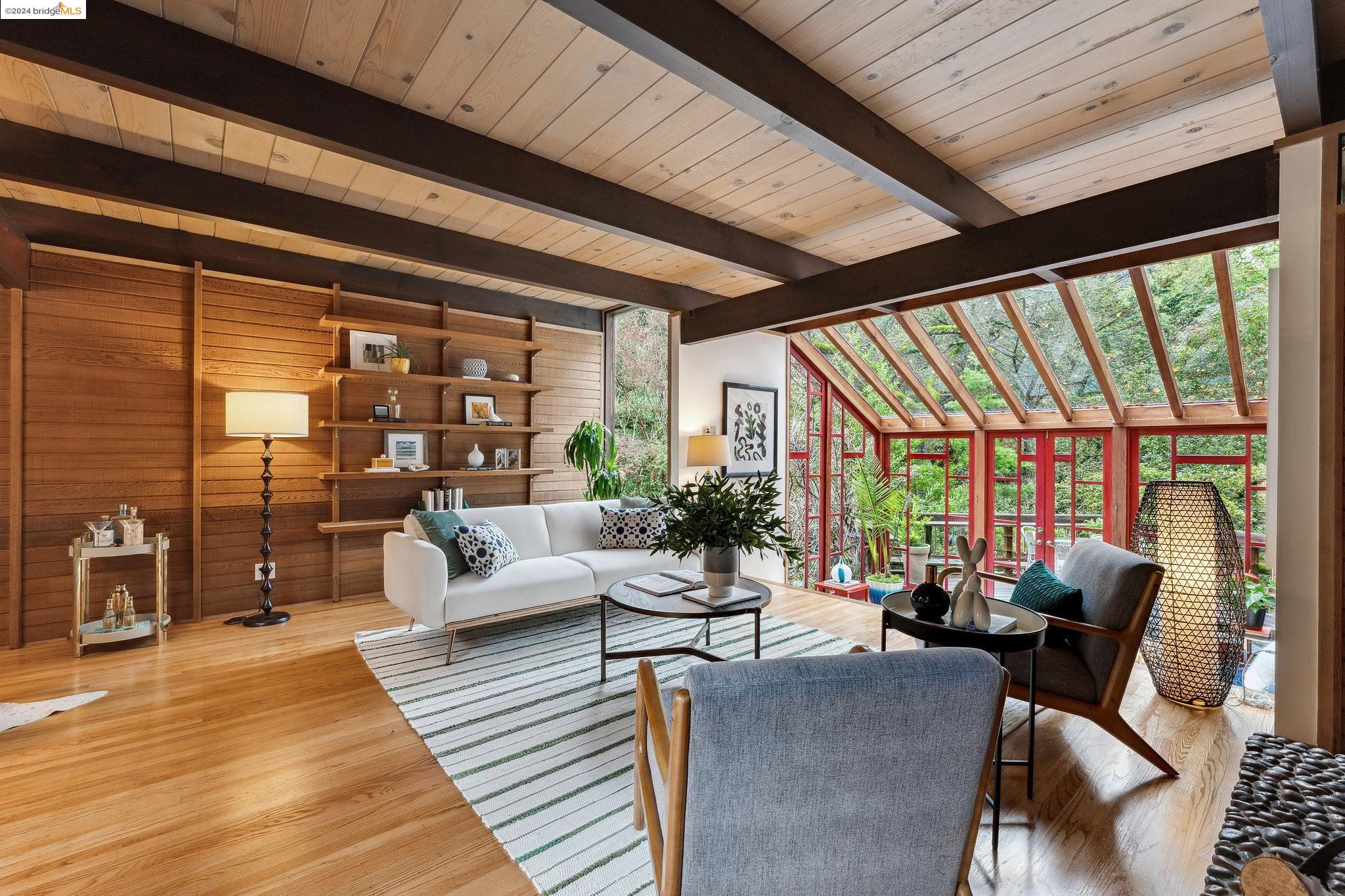 62 Larry Ln