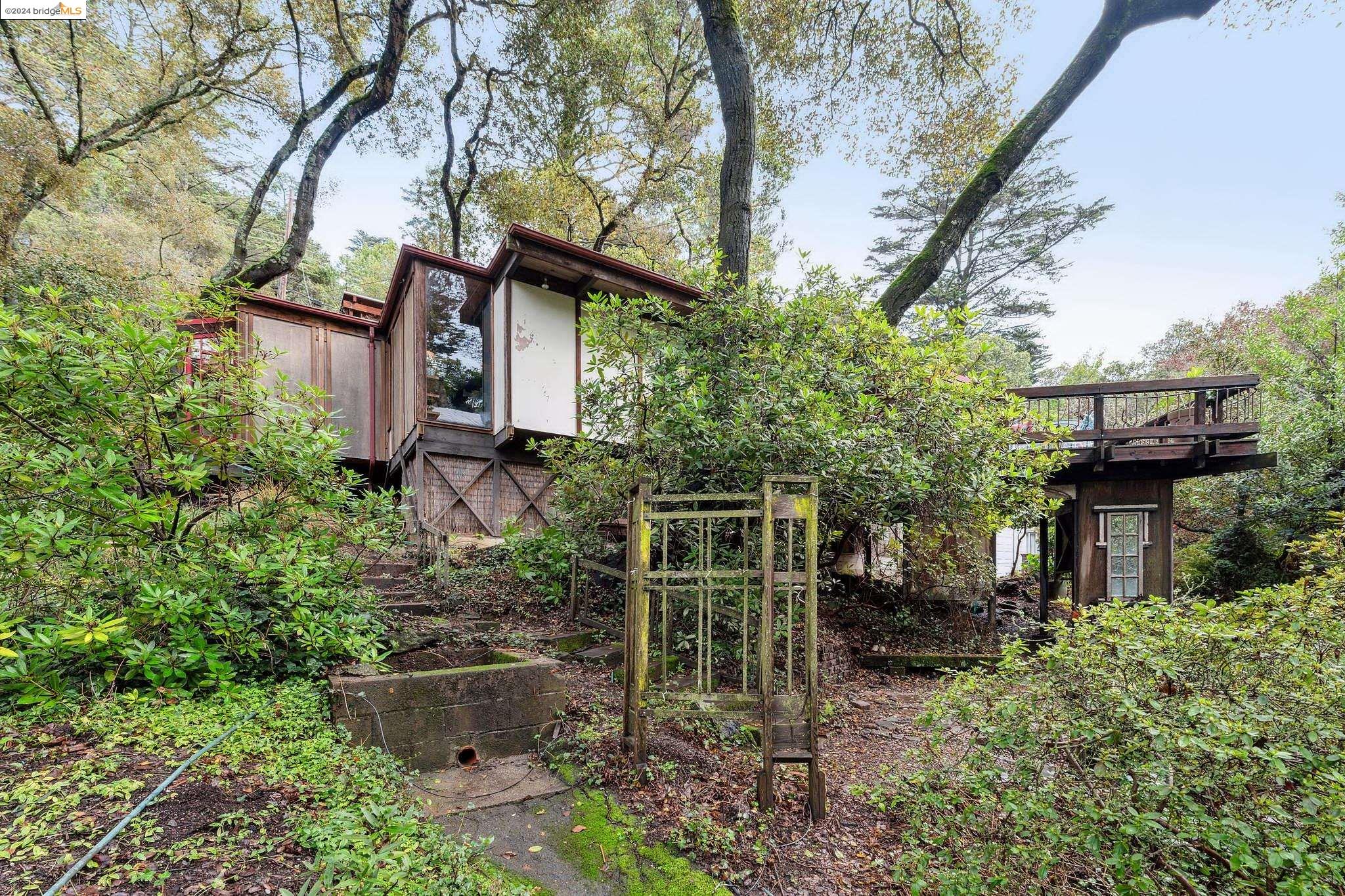 62 Larry Ln