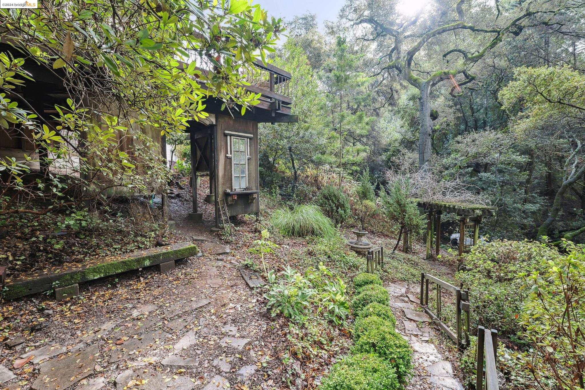 62 Larry Ln