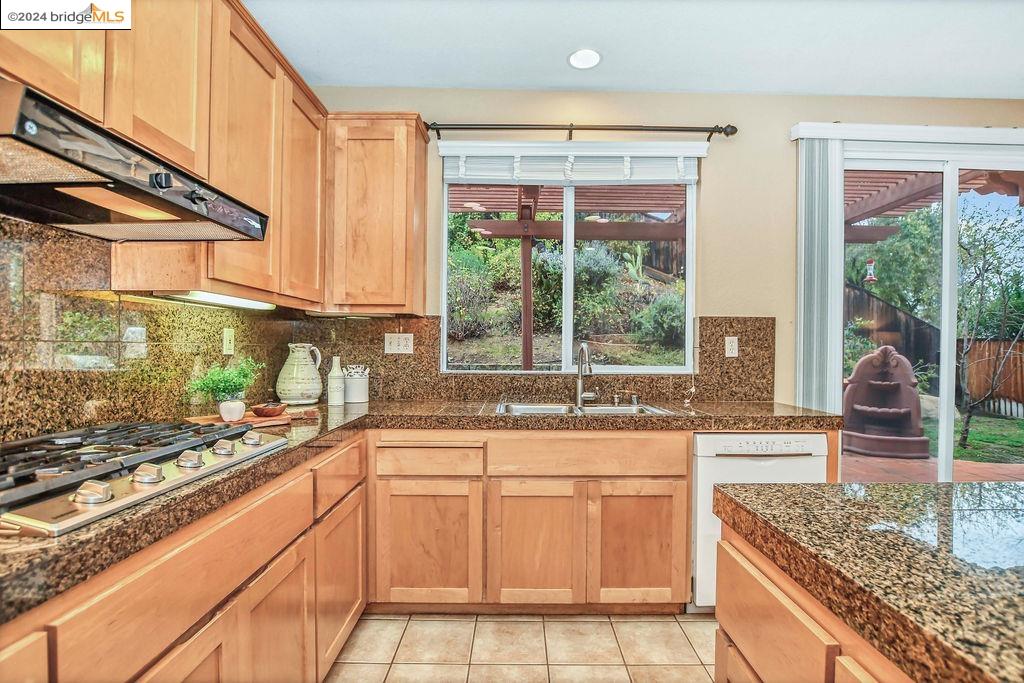 2311 Colonial Ct