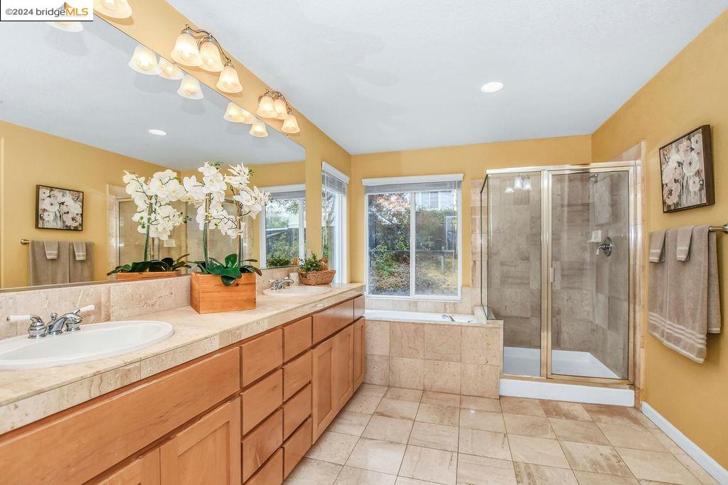 2311 Colonial Ct