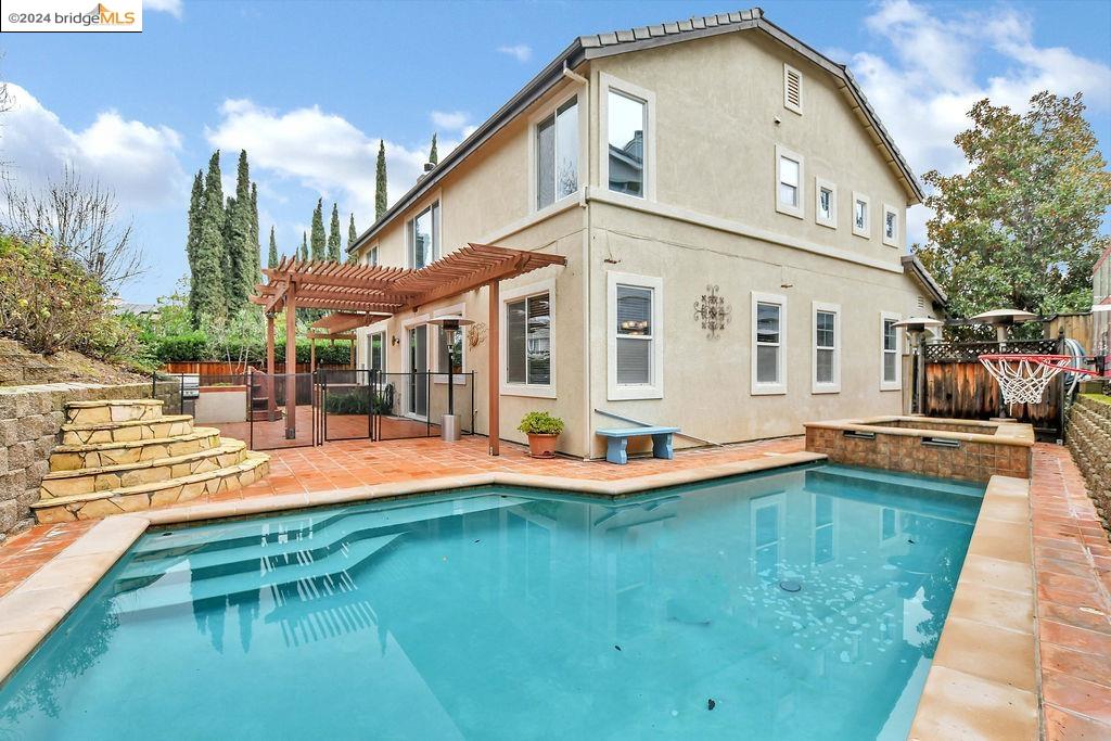 2311 Colonial Ct
