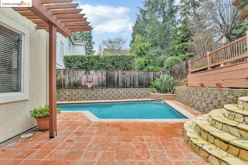 2311 Colonial Ct