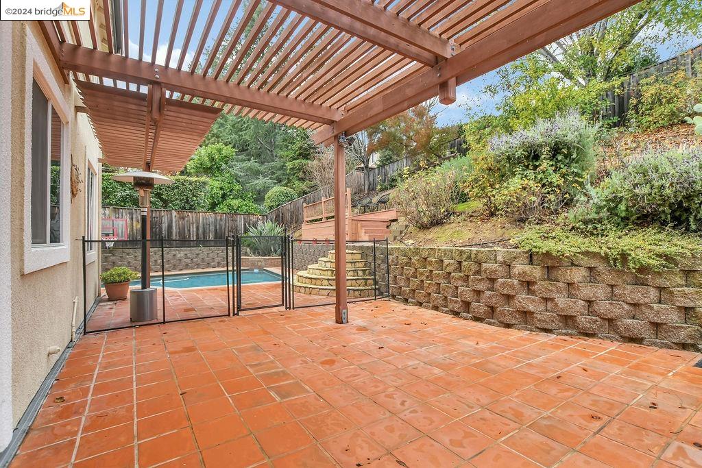 2311 Colonial Ct