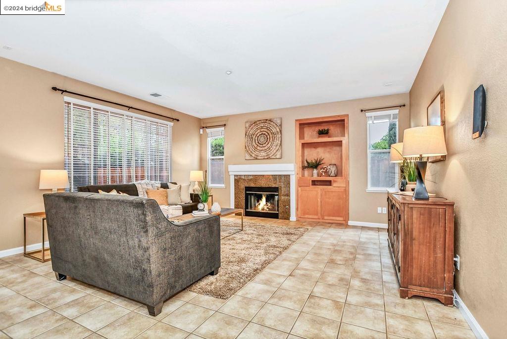2311 Colonial Ct