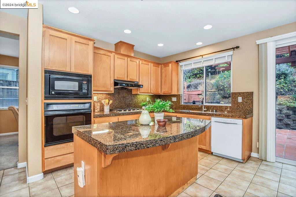 2311 Colonial Ct