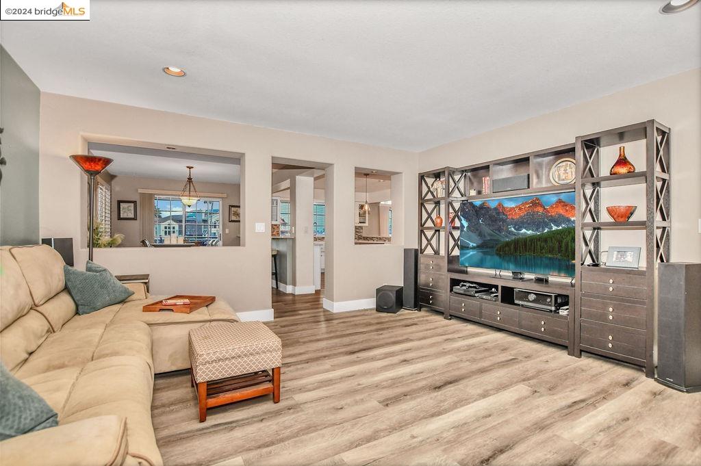 93 Shell Pl