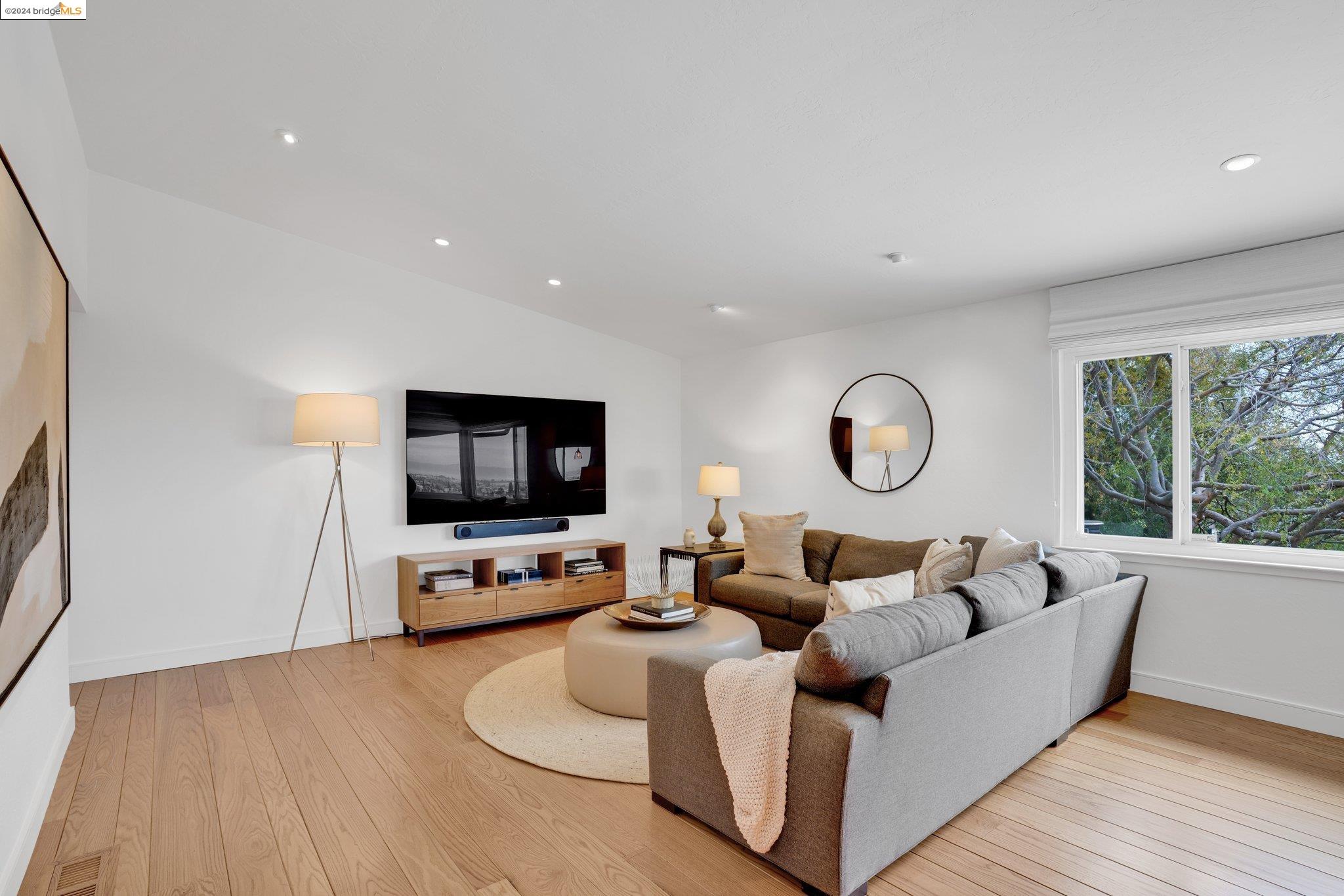 1391 View Dr