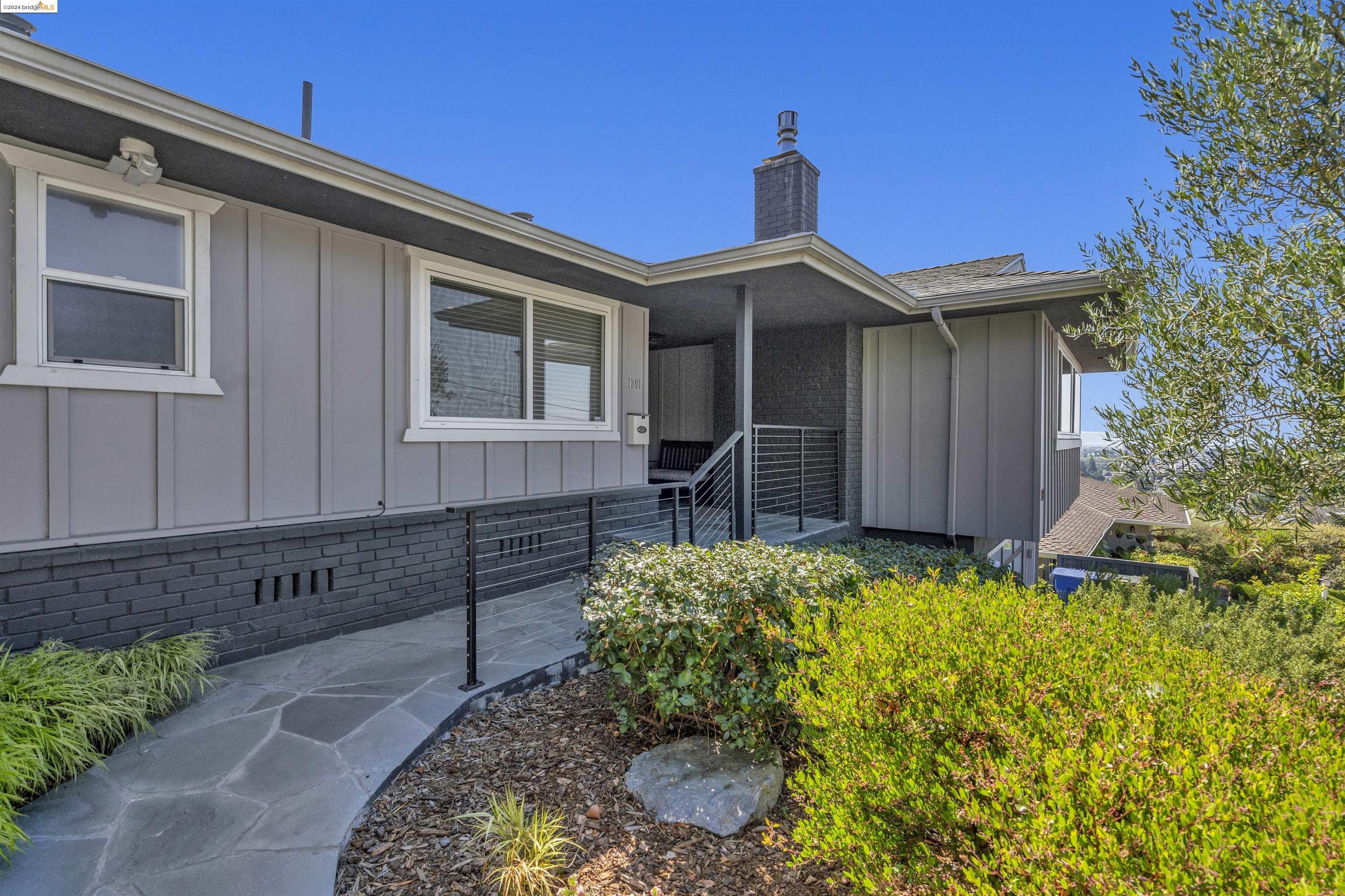 1391 View Dr