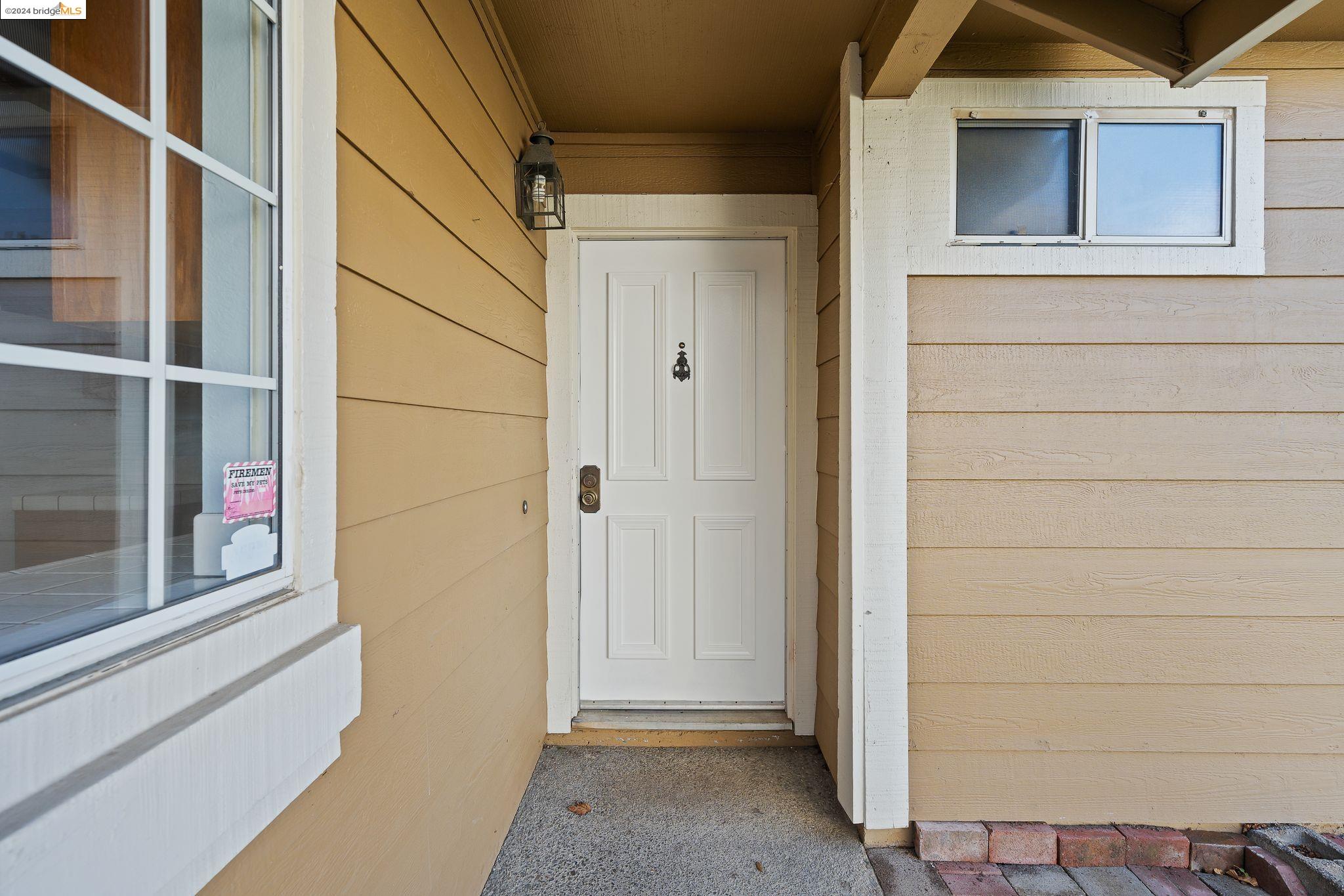 203 Pelican Loop