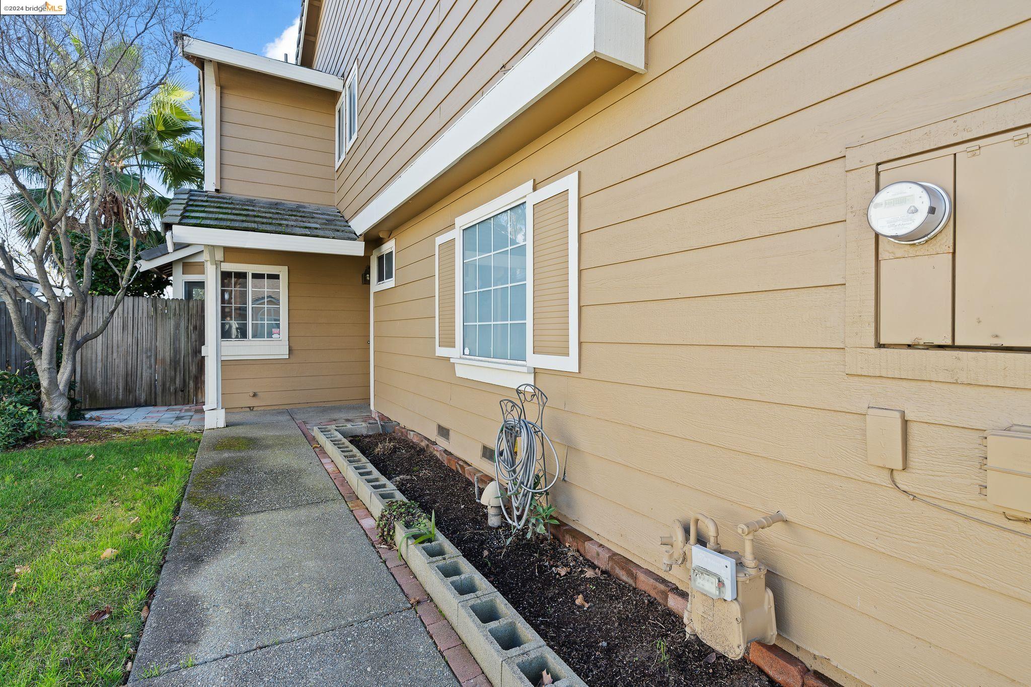 203 Pelican Loop