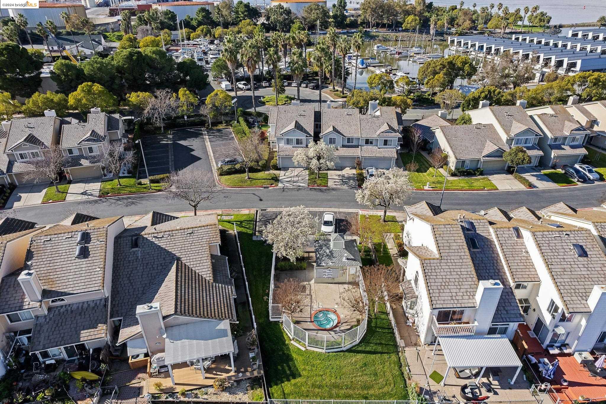 203 Pelican Loop
