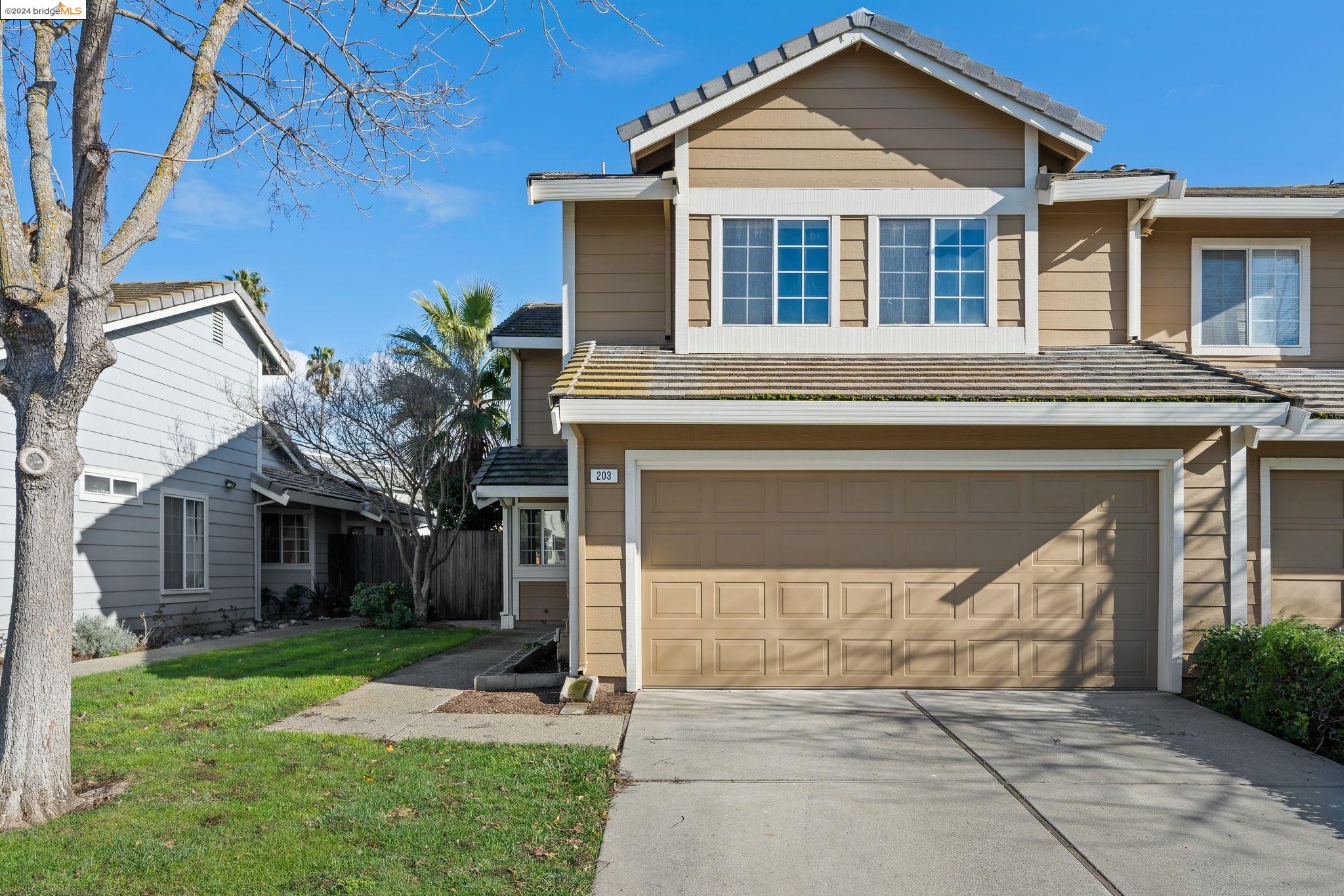 203 Pelican Loop