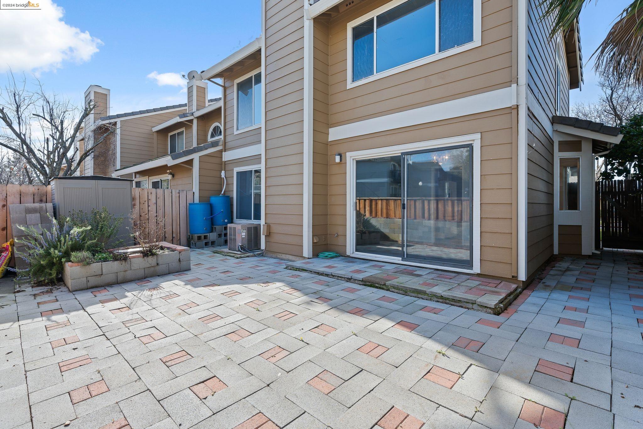 203 Pelican Loop