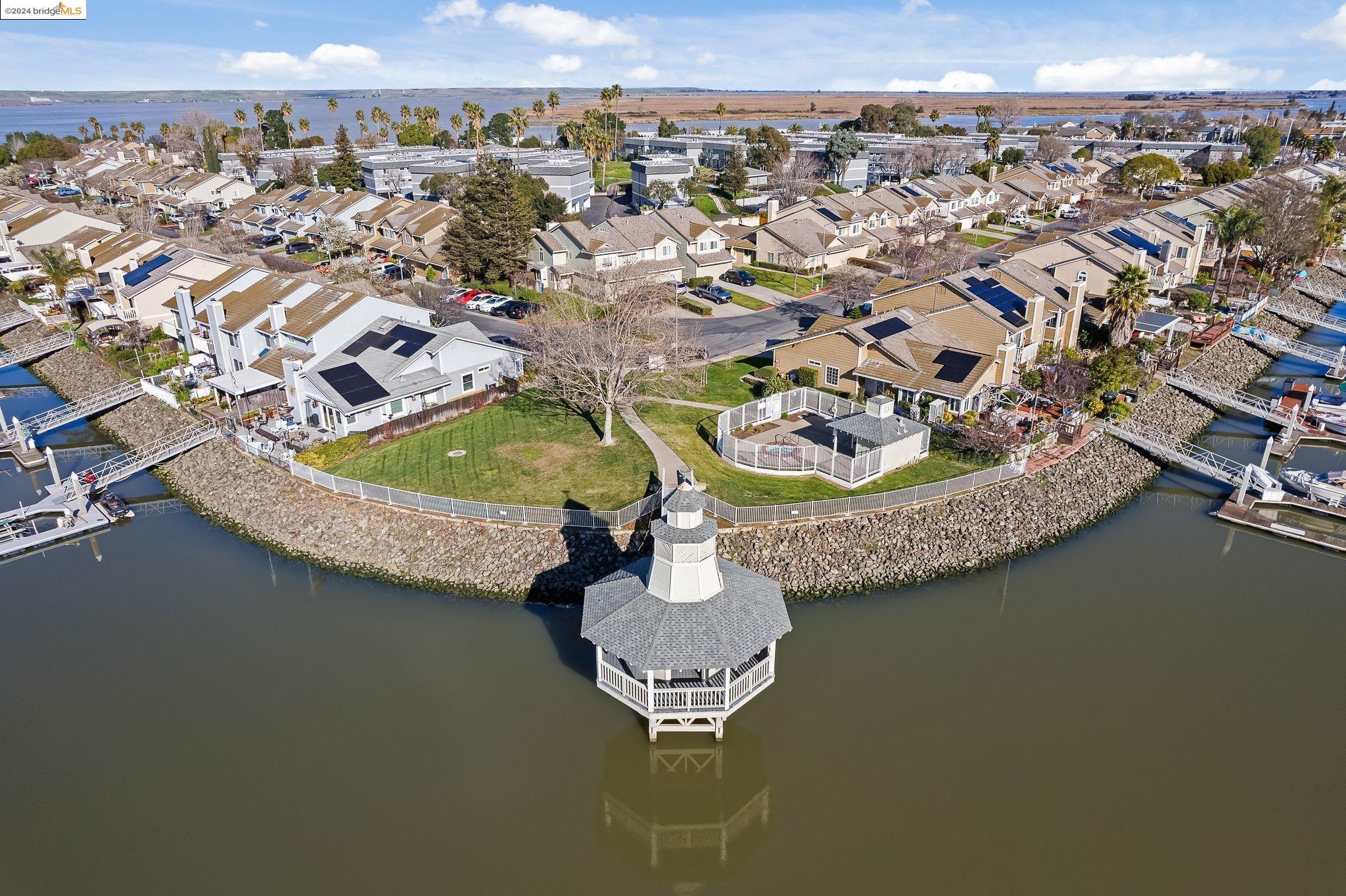 203 Pelican Loop