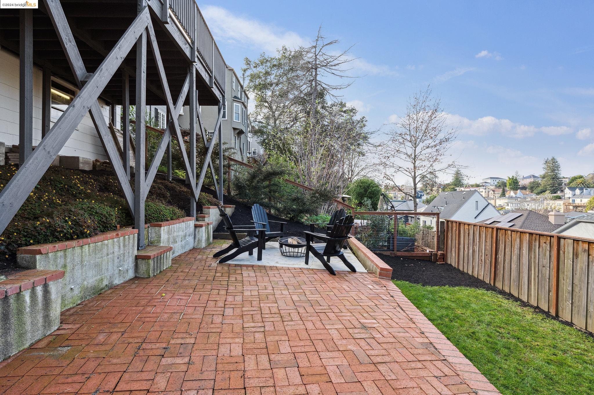 711 Carlston Ave