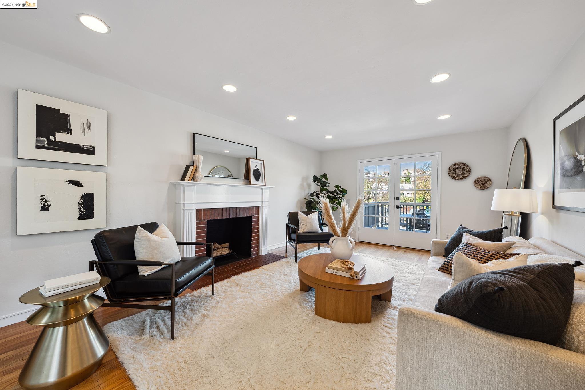 711 Carlston Ave